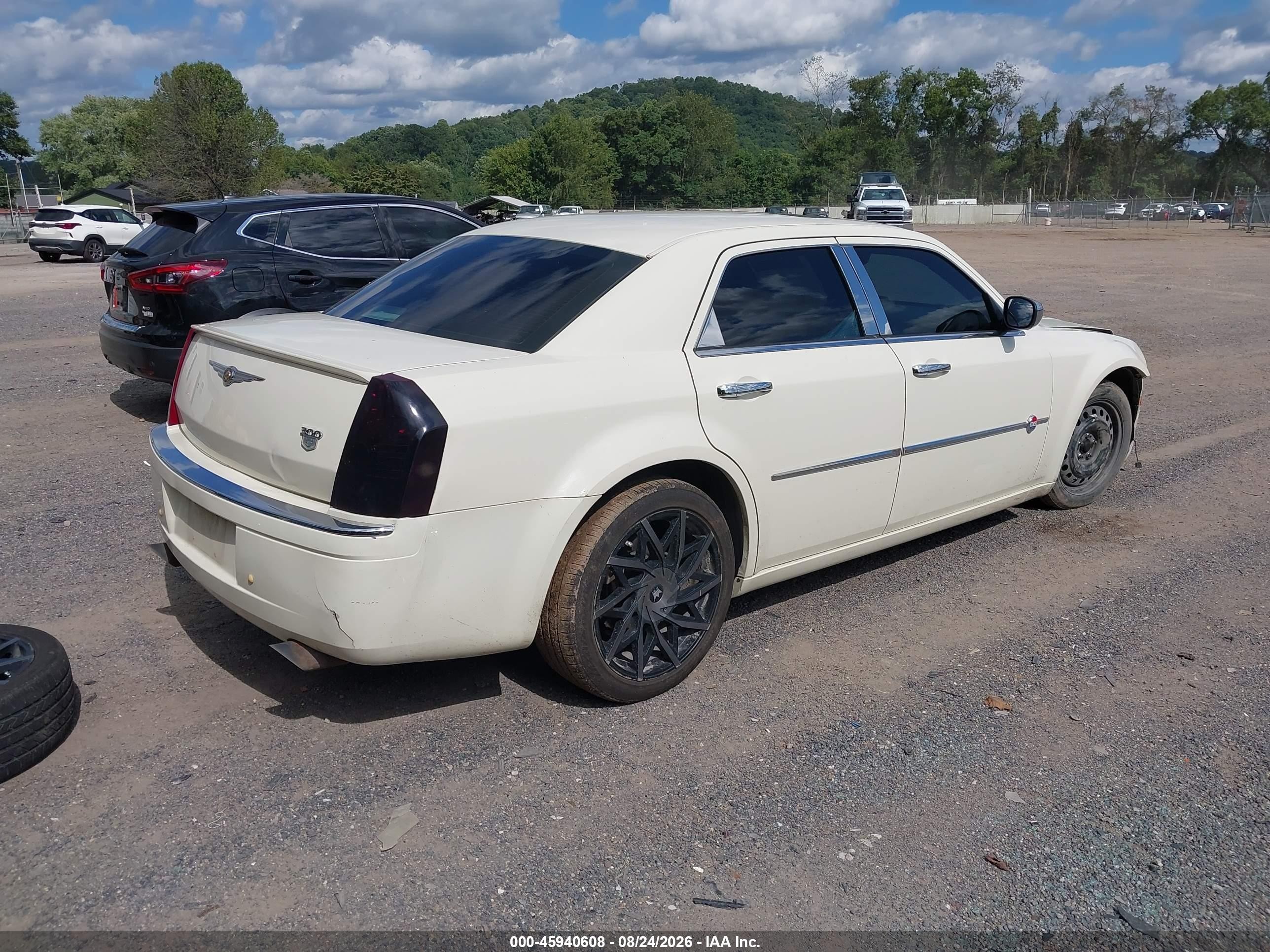 2006 Chrysler 300c   White vin: 2C3KA63H46H429306