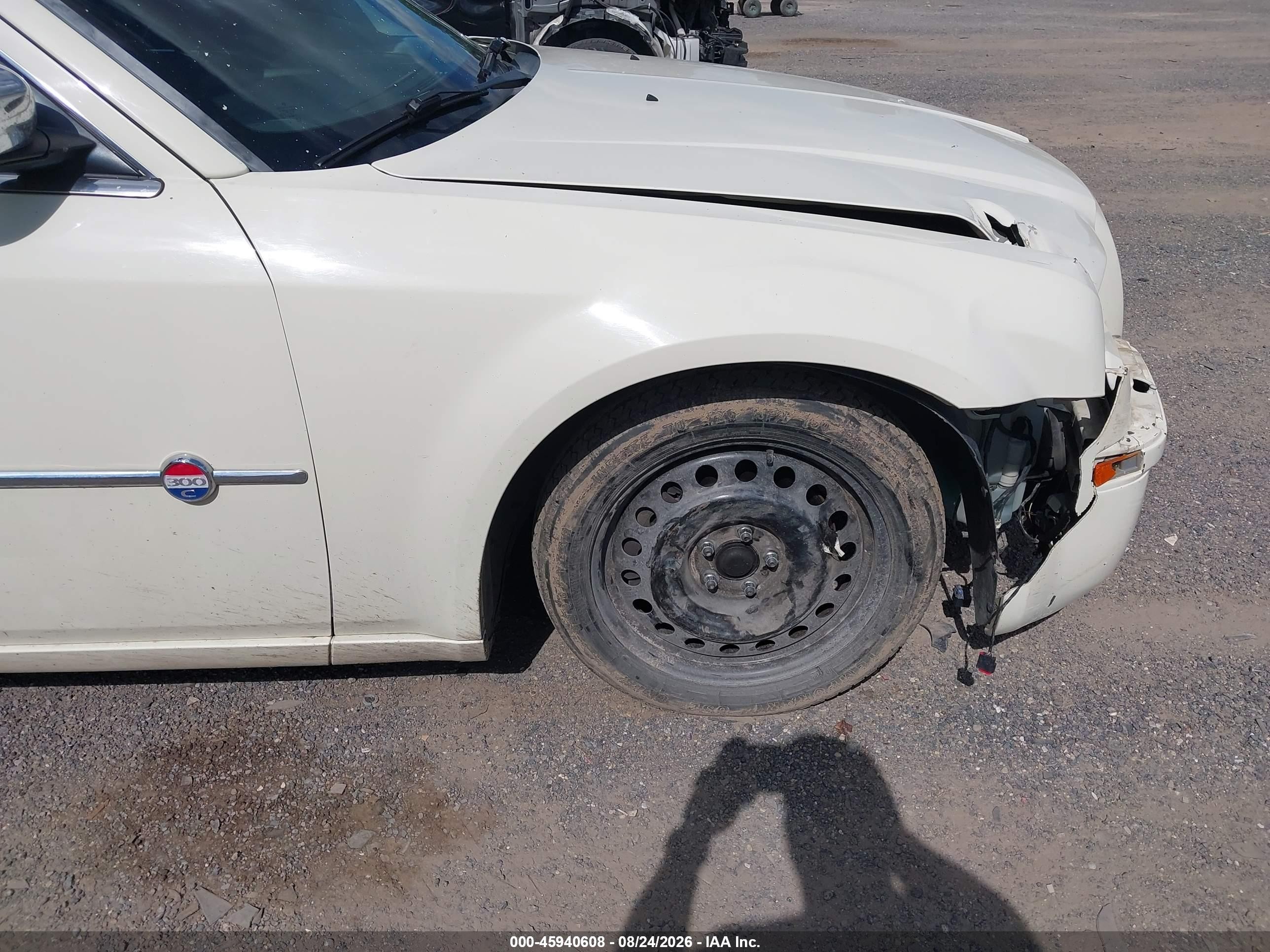 2006 Chrysler 300c   White vin: 2C3KA63H46H429306