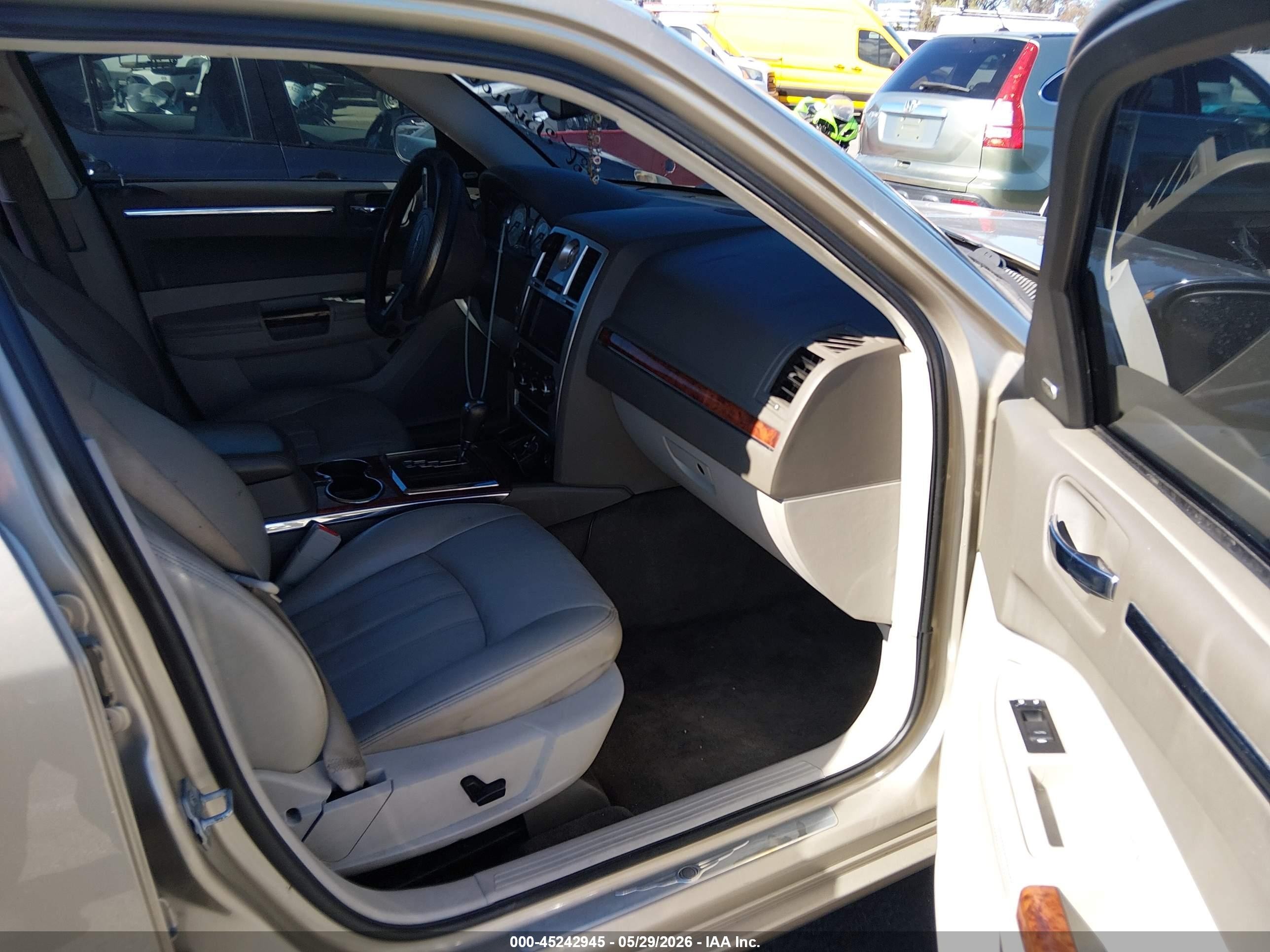 2008 Chrysler 300c Hemi Gold vin: 2C3KA63H58H237492
