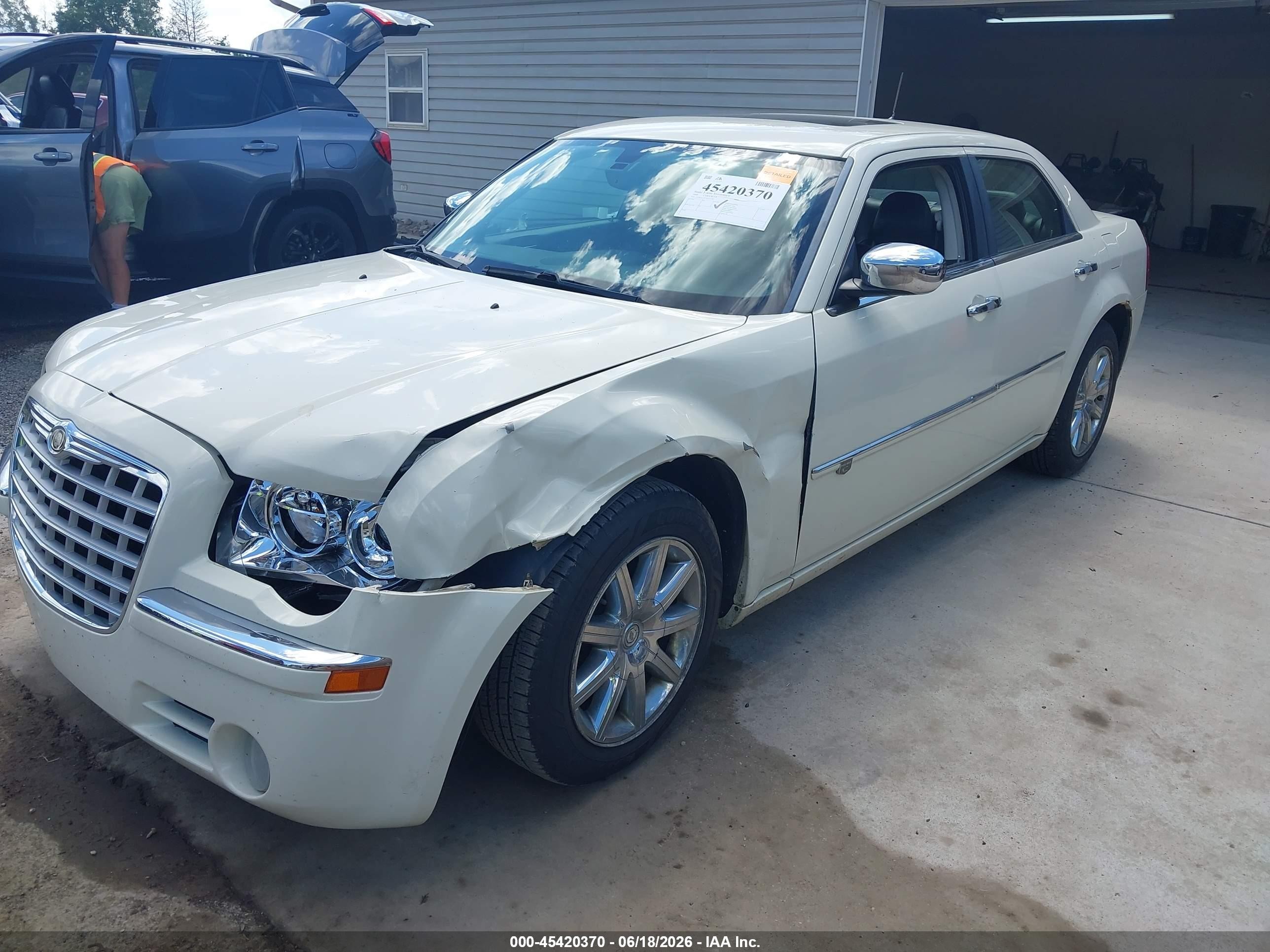 2008 Chrysler 300c Hemi Cream vin: 2C3KA63H58H251487