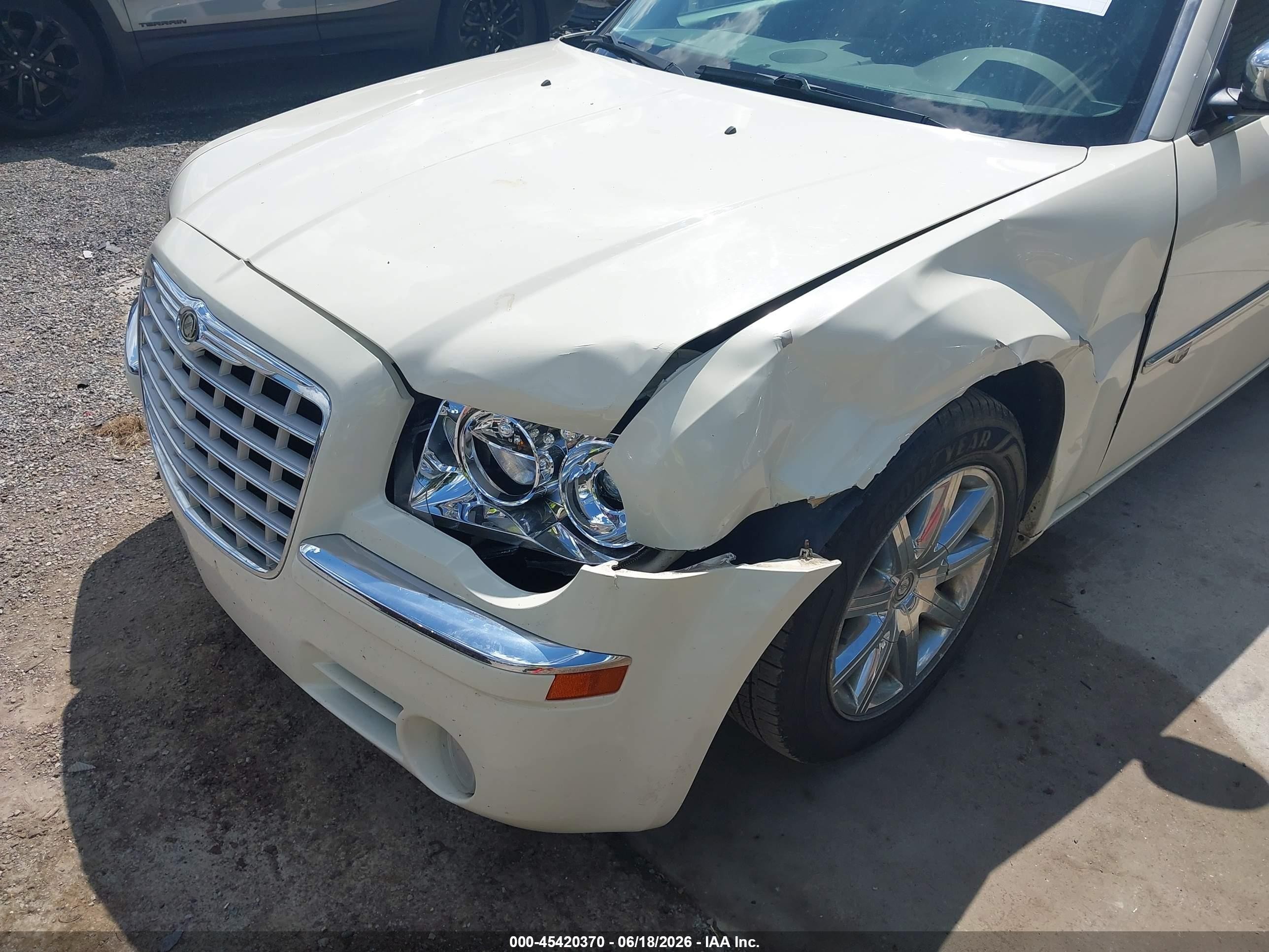 2008 Chrysler 300c Hemi Cream vin: 2C3KA63H58H251487