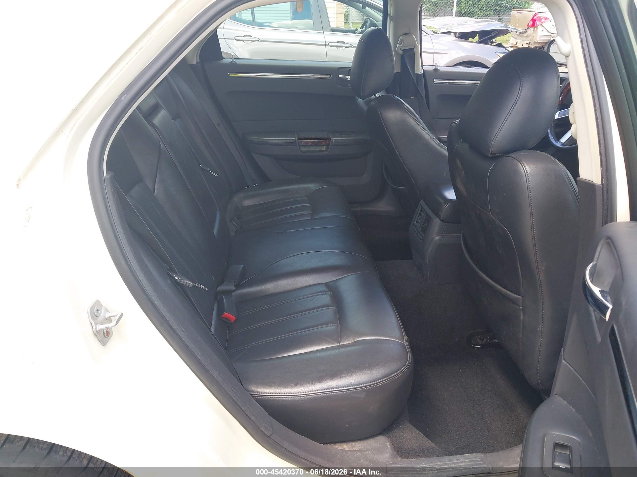 2008 Chrysler 300c Hemi Cream vin: 2C3KA63H58H251487