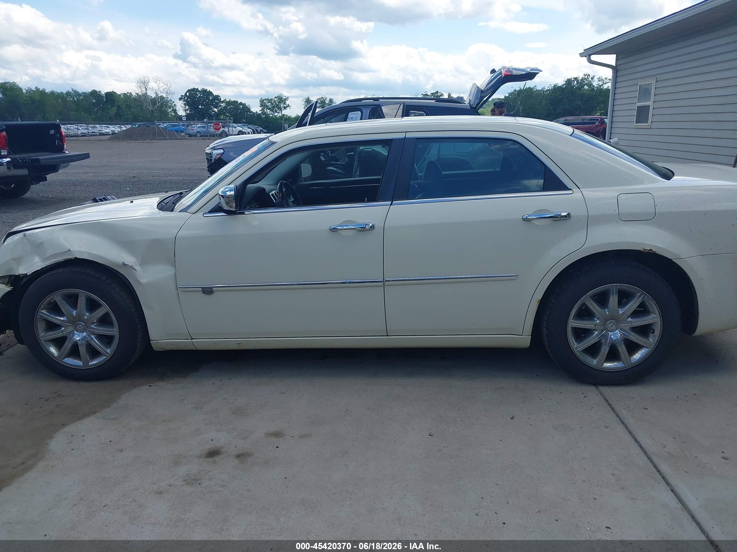 2008 Chrysler 300c Hemi Cream vin: 2C3KA63H58H251487