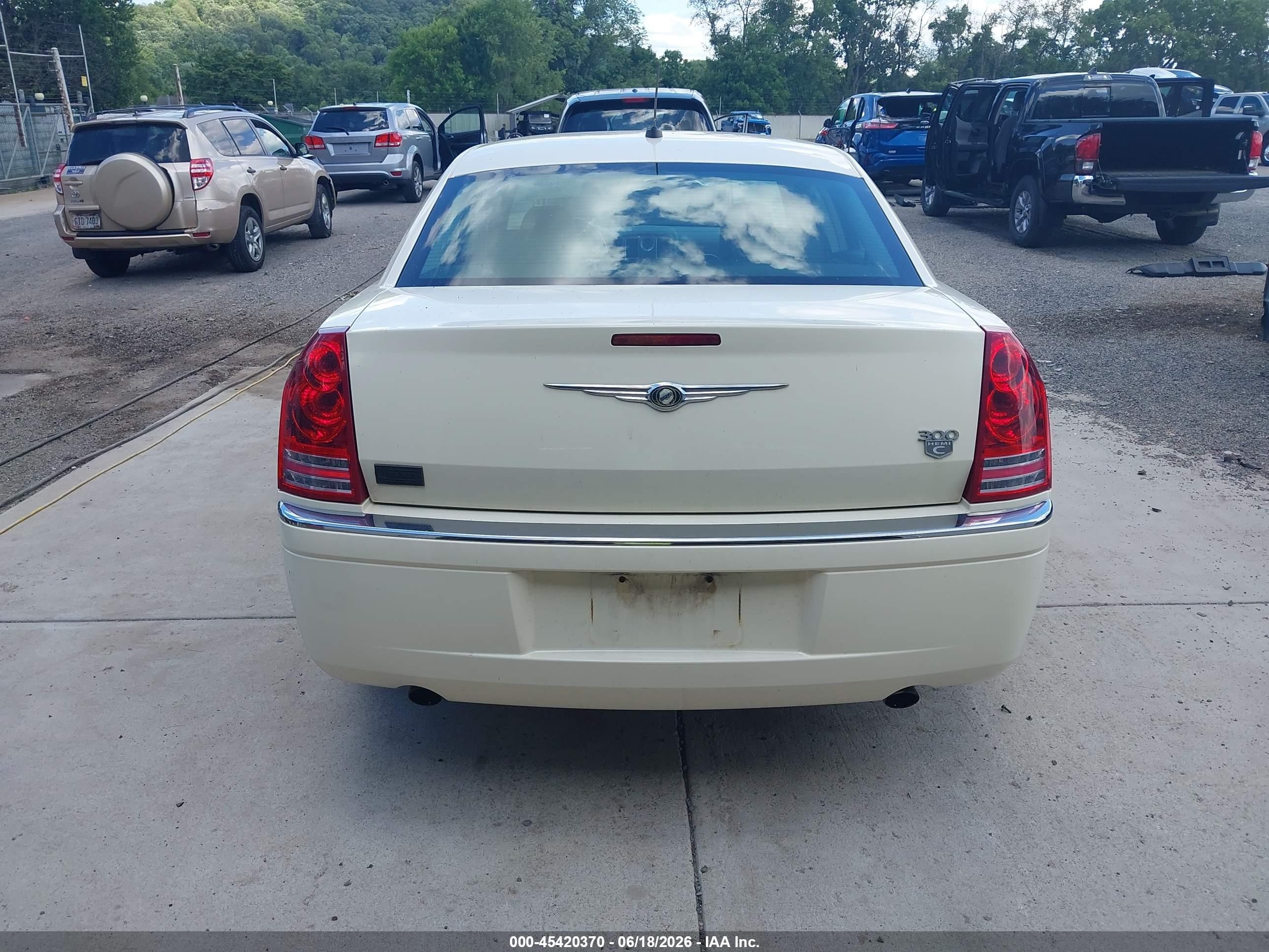 2008 Chrysler 300c Hemi Cream vin: 2C3KA63H58H251487