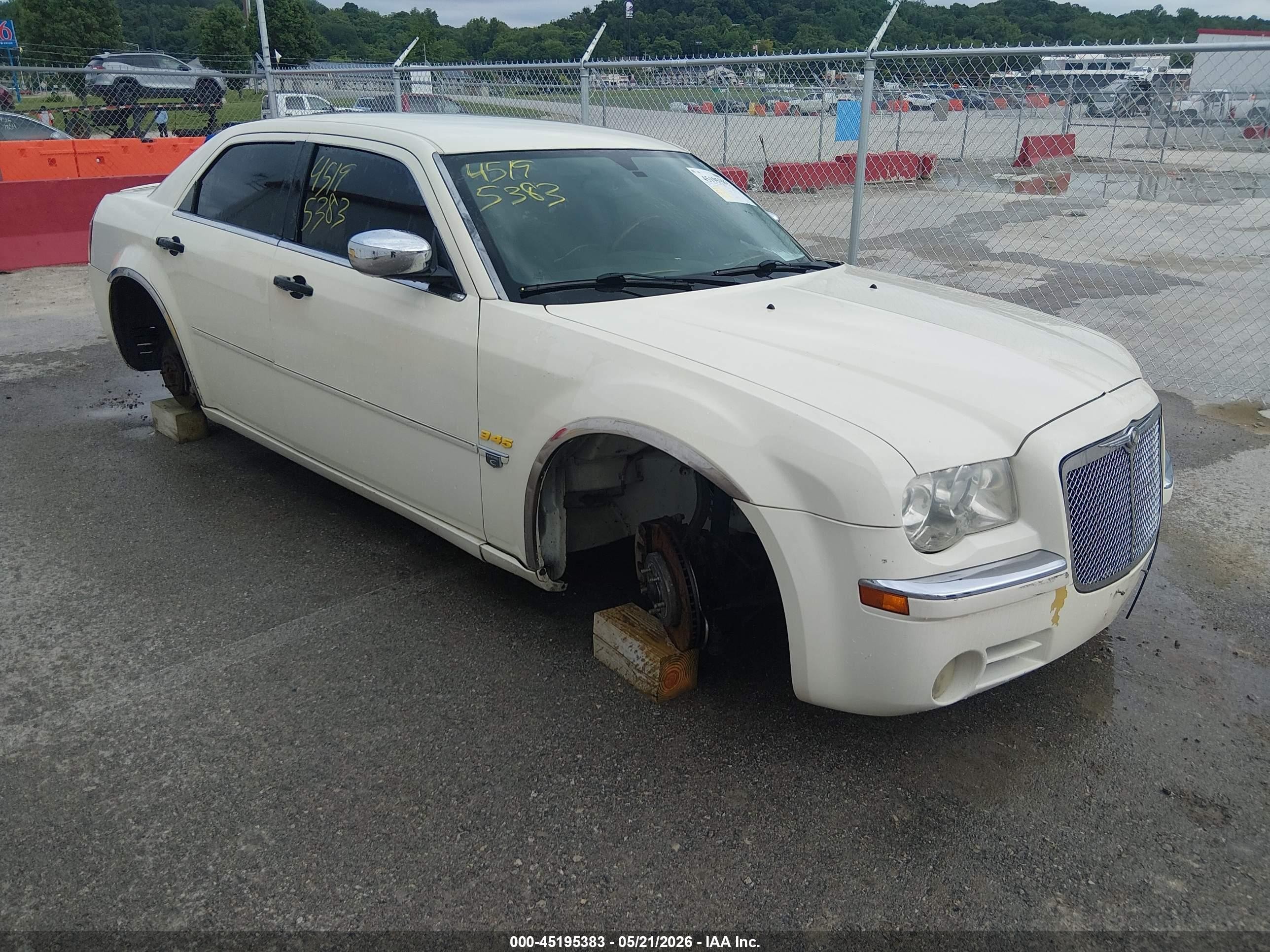2006 Chrysler 300c   Белый vin: 2C3KA63H66H134904
