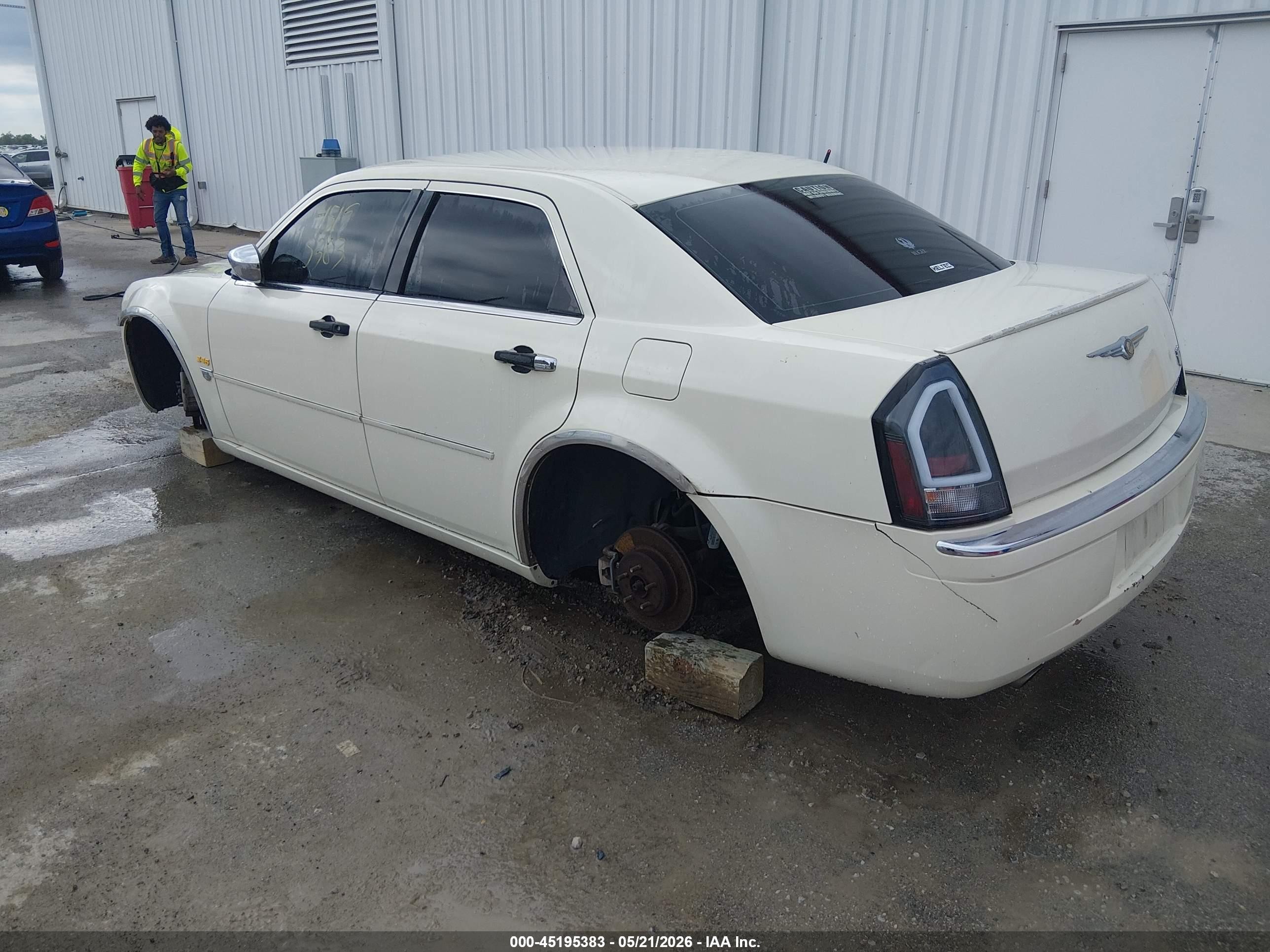2006 Chrysler 300c   Белый vin: 2C3KA63H66H134904