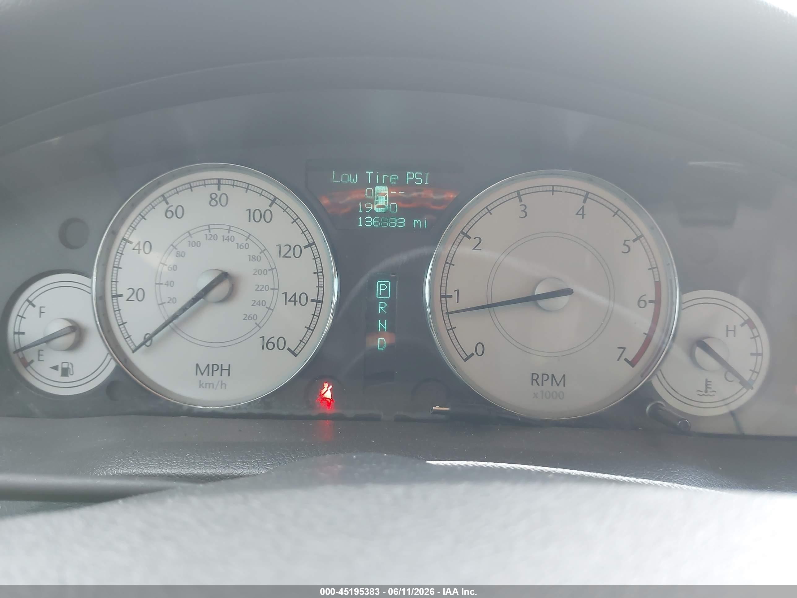2006 Chrysler 300c   Белый vin: 2C3KA63H66H134904