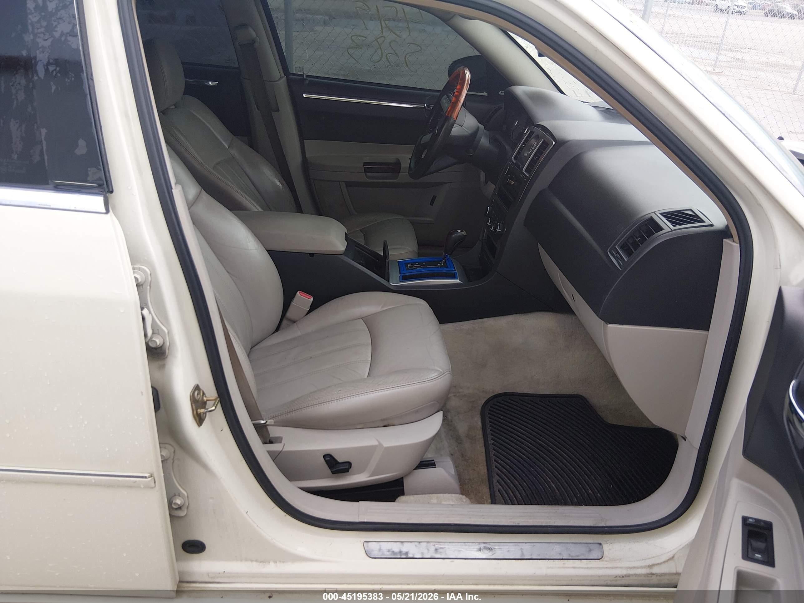 2006 Chrysler 300c   Белый vin: 2C3KA63H66H134904
