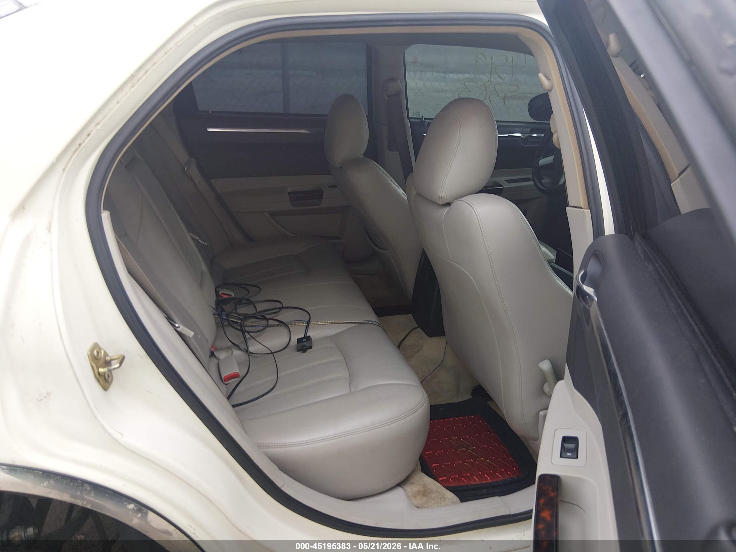 2006 Chrysler 300c   Белый vin: 2C3KA63H66H134904