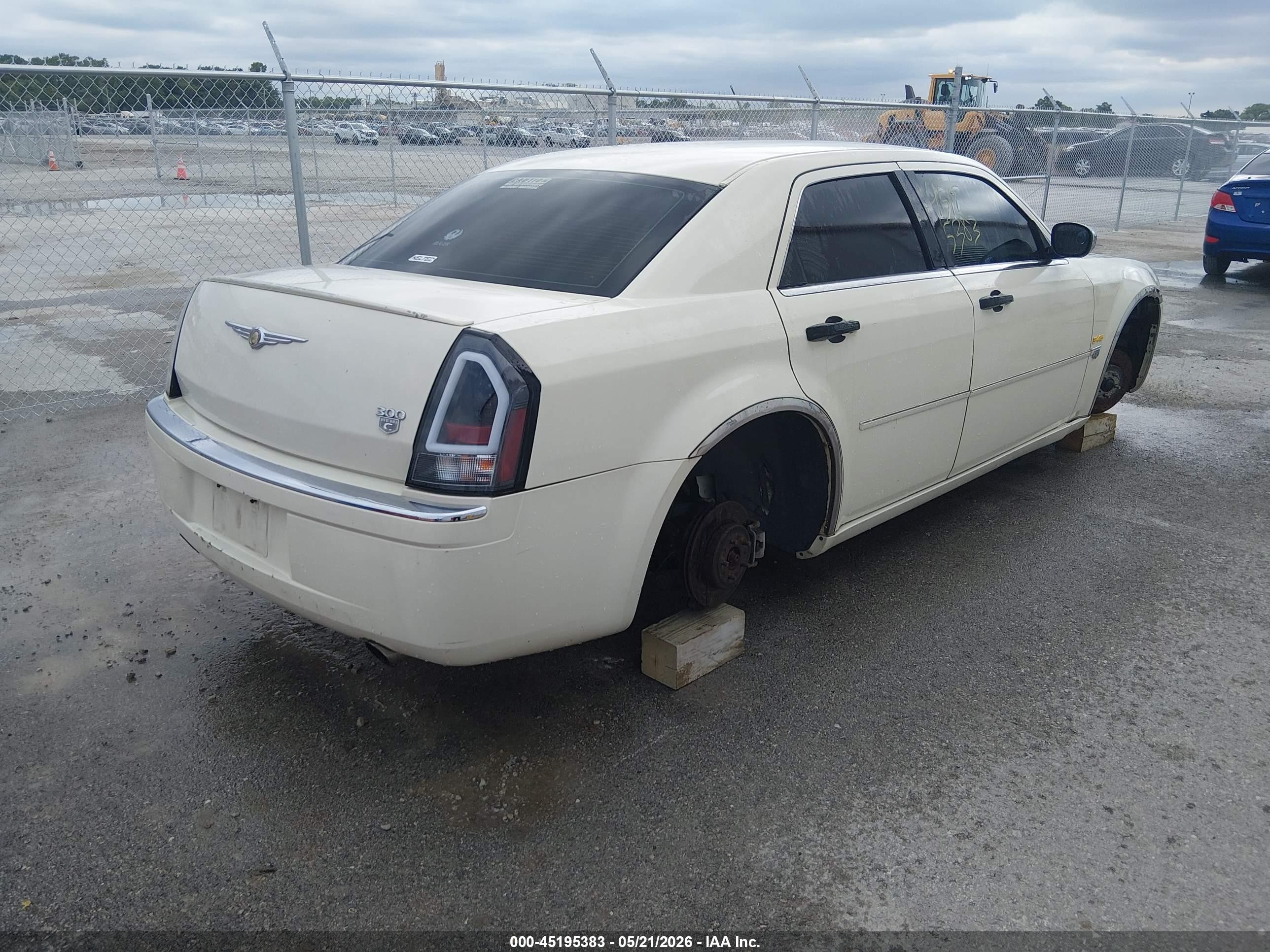 2006 Chrysler 300c   Белый vin: 2C3KA63H66H134904