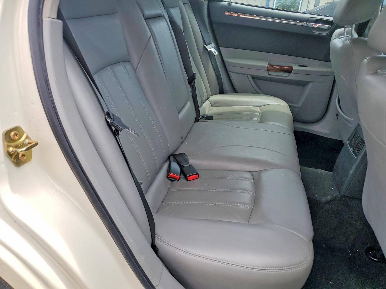 2006 Chrysler 300c Белый vin: 2C3KA63H66H165683