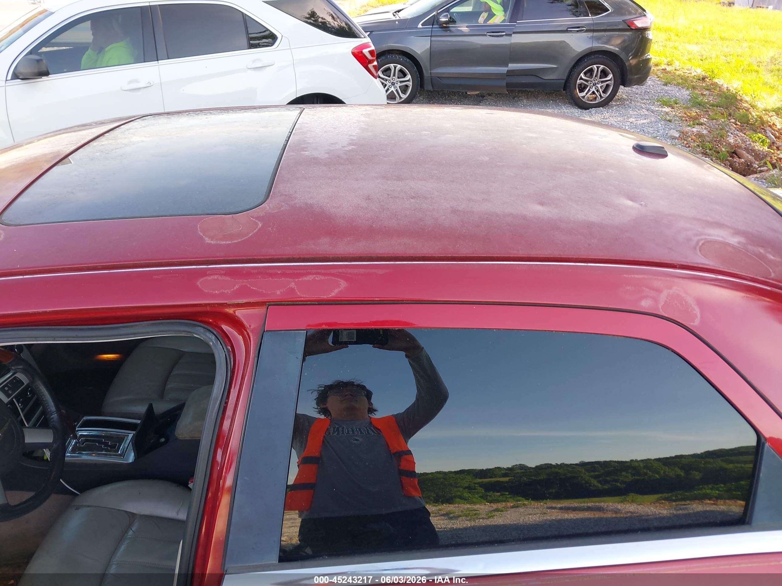 2007 Chrysler 300c   Red vin: 2C3KA63H67H684315
