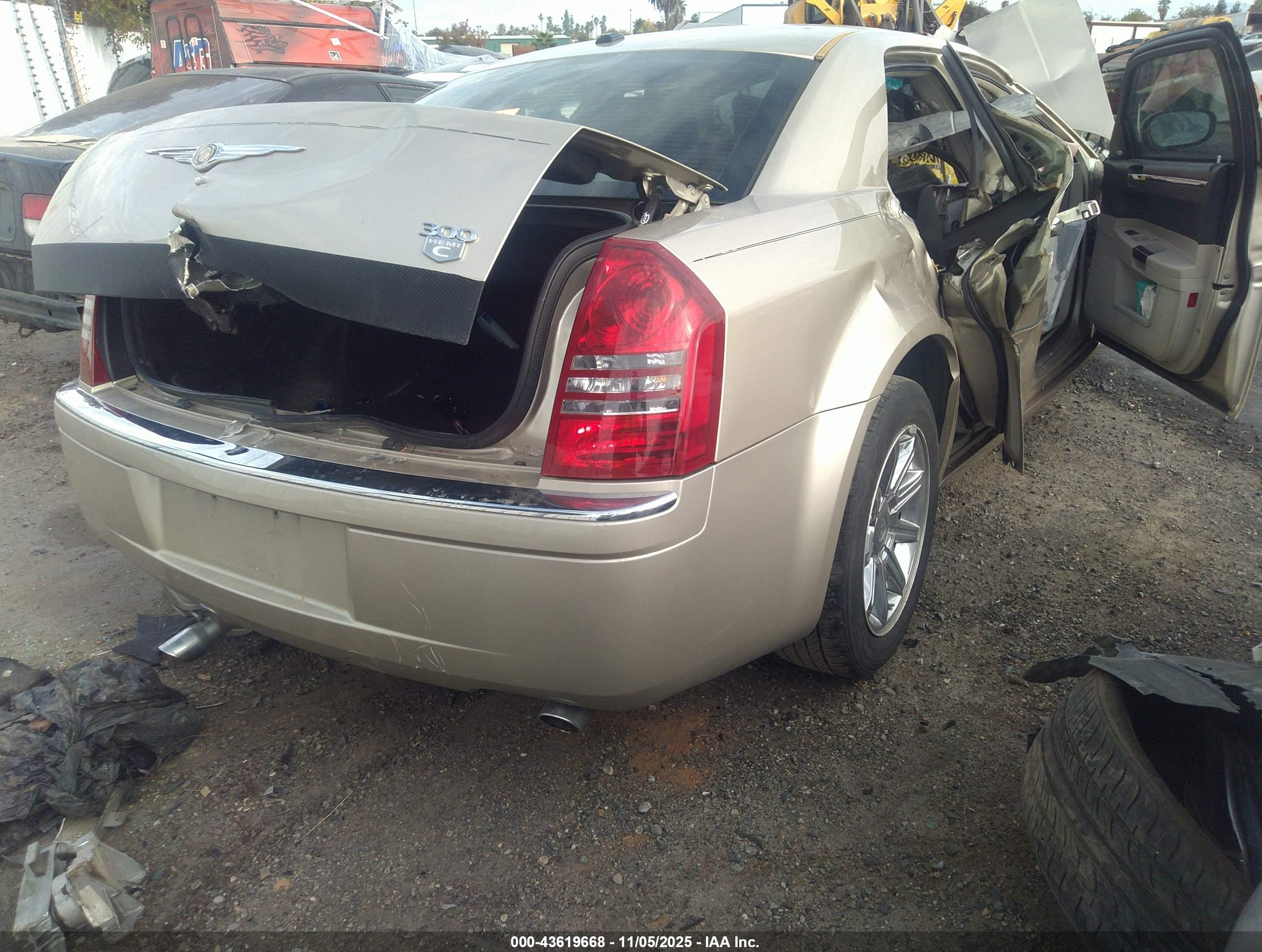 2006 Chrysler 300c   Gold vin: 2C3KA63H76H534535