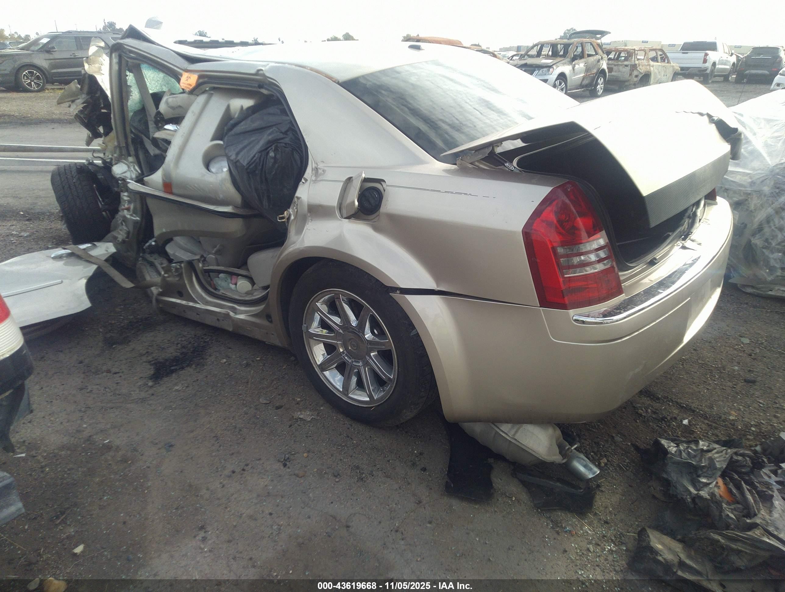 2006 Chrysler 300c   Gold vin: 2C3KA63H76H534535