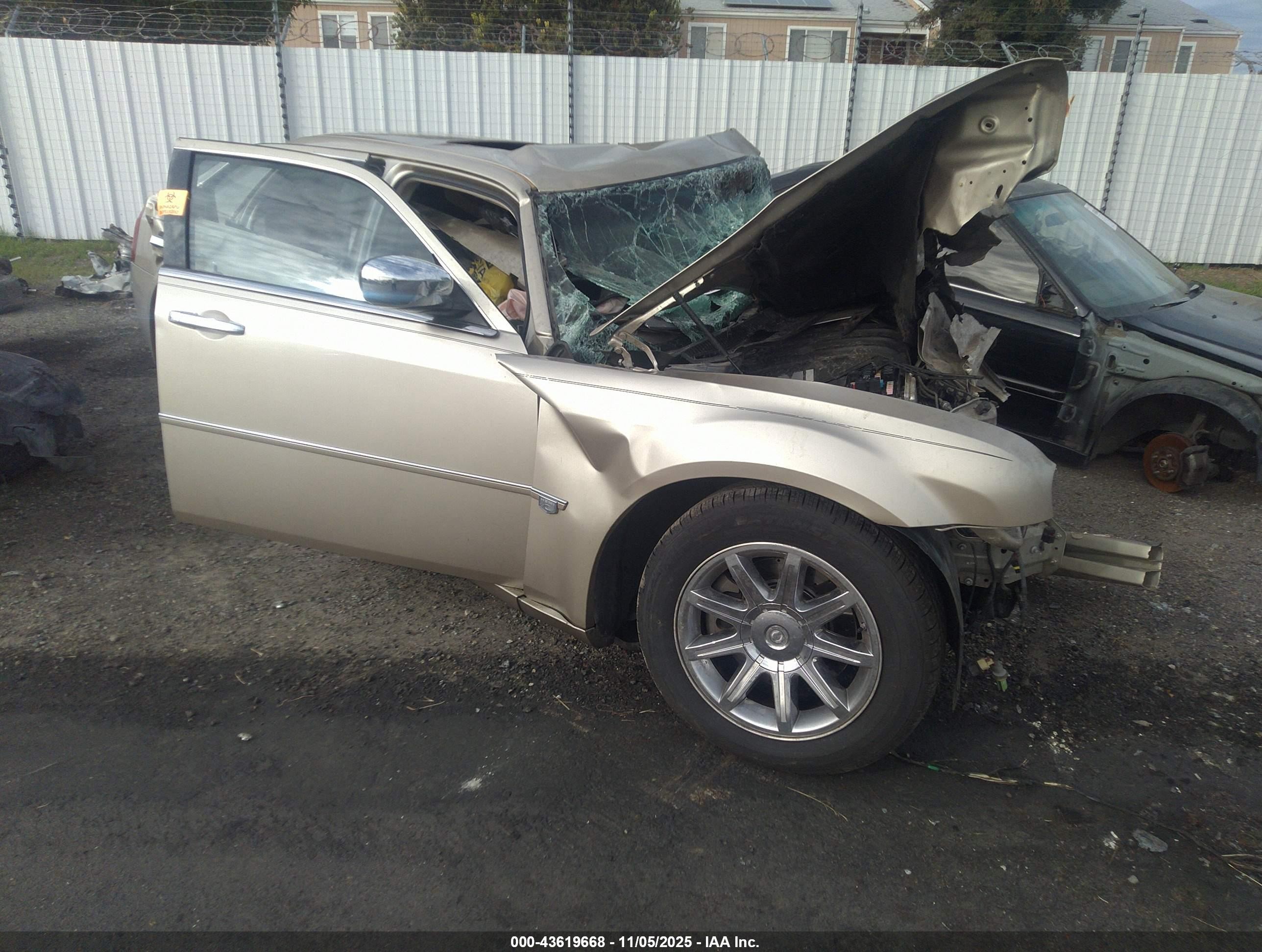 2006 Chrysler 300c   Gold vin: 2C3KA63H76H534535