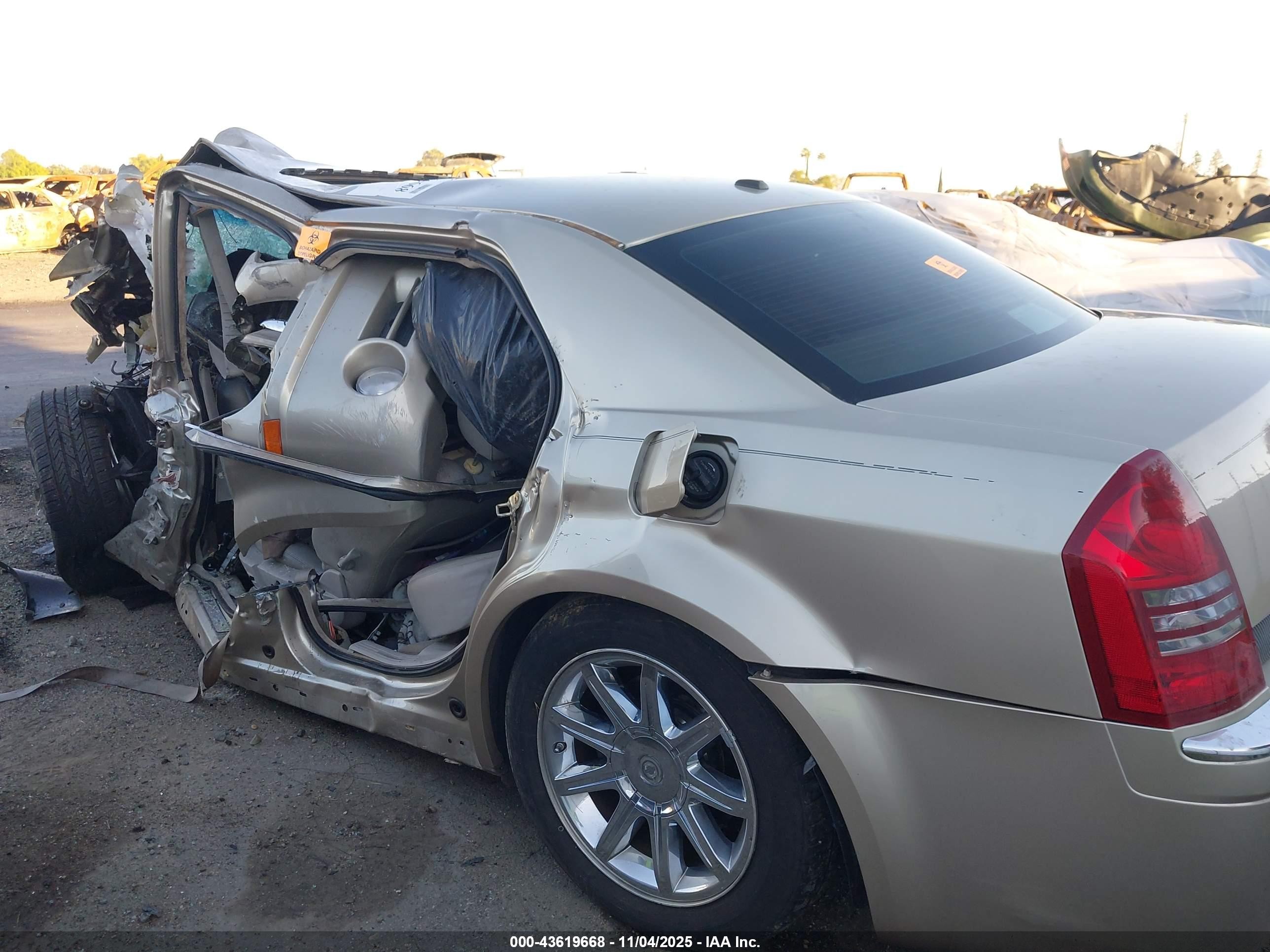 2006 Chrysler 300c   Gold vin: 2C3KA63H76H534535