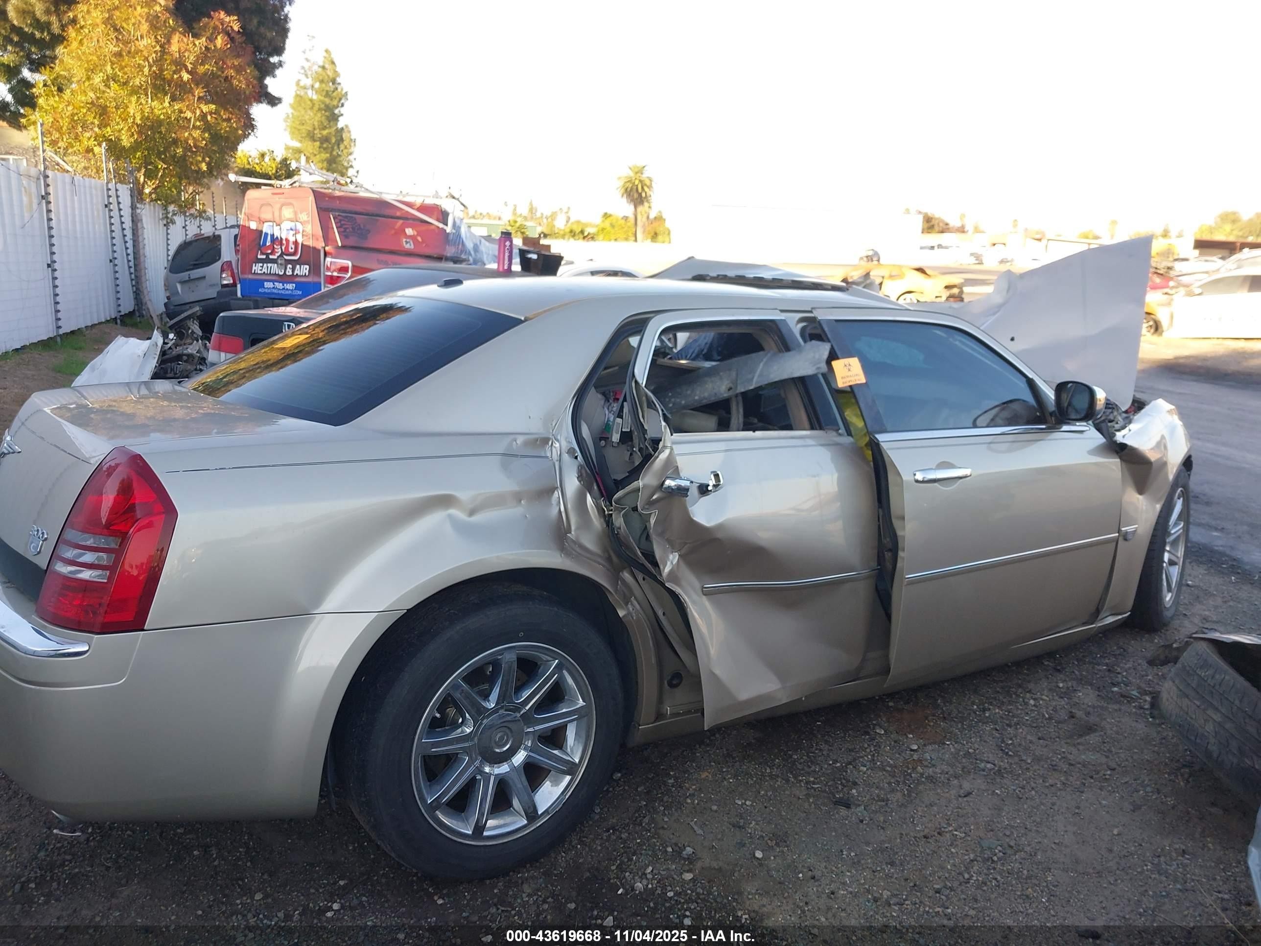 2006 Chrysler 300c   Gold vin: 2C3KA63H76H534535