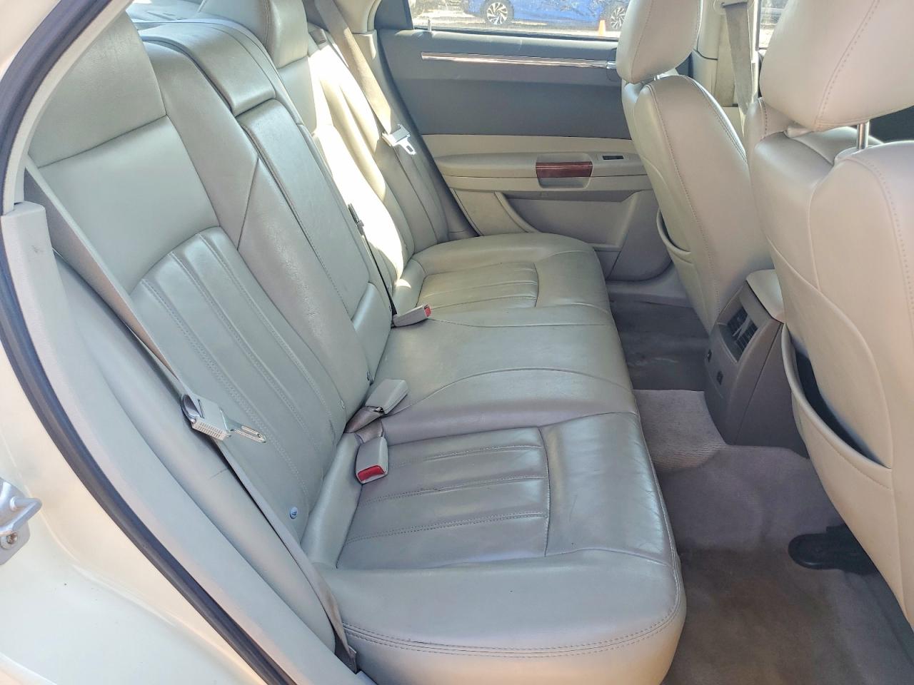 2007 Chrysler 300c White vin: 2C3KA63H87H669640