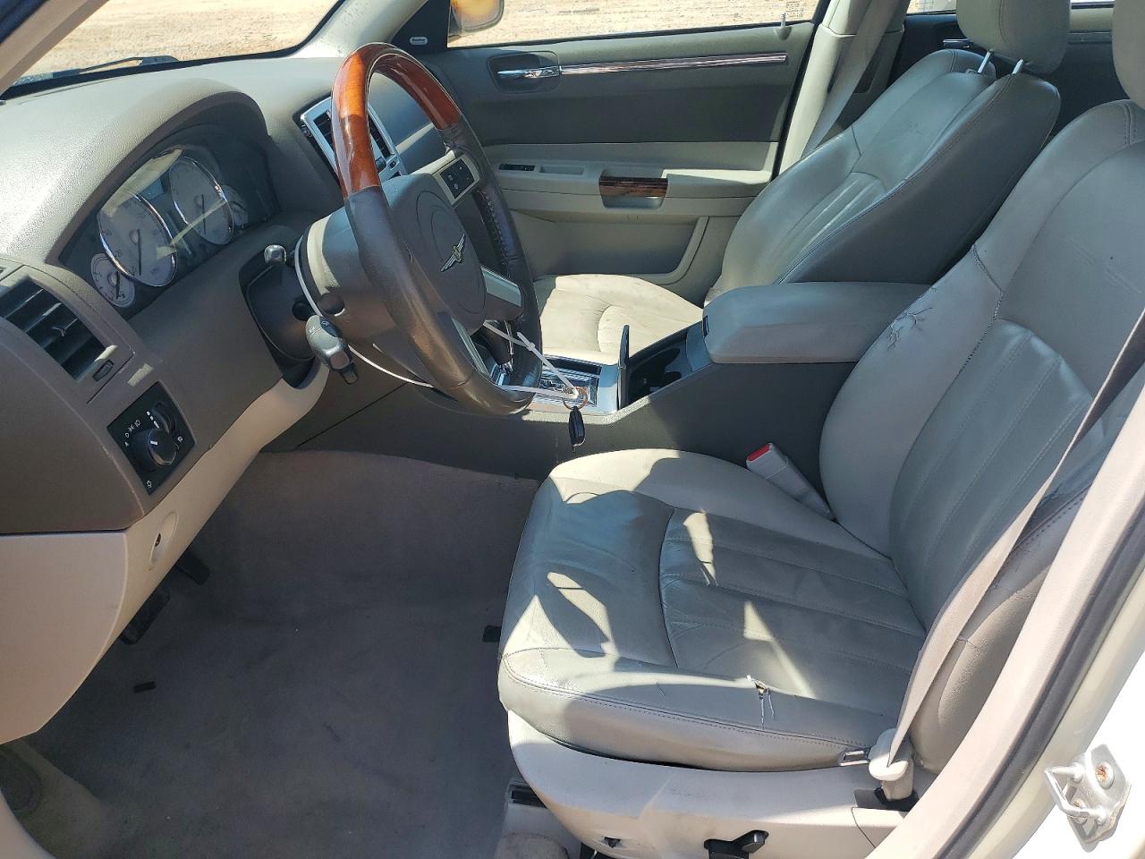 2007 Chrysler 300c White vin: 2C3KA63H87H669640