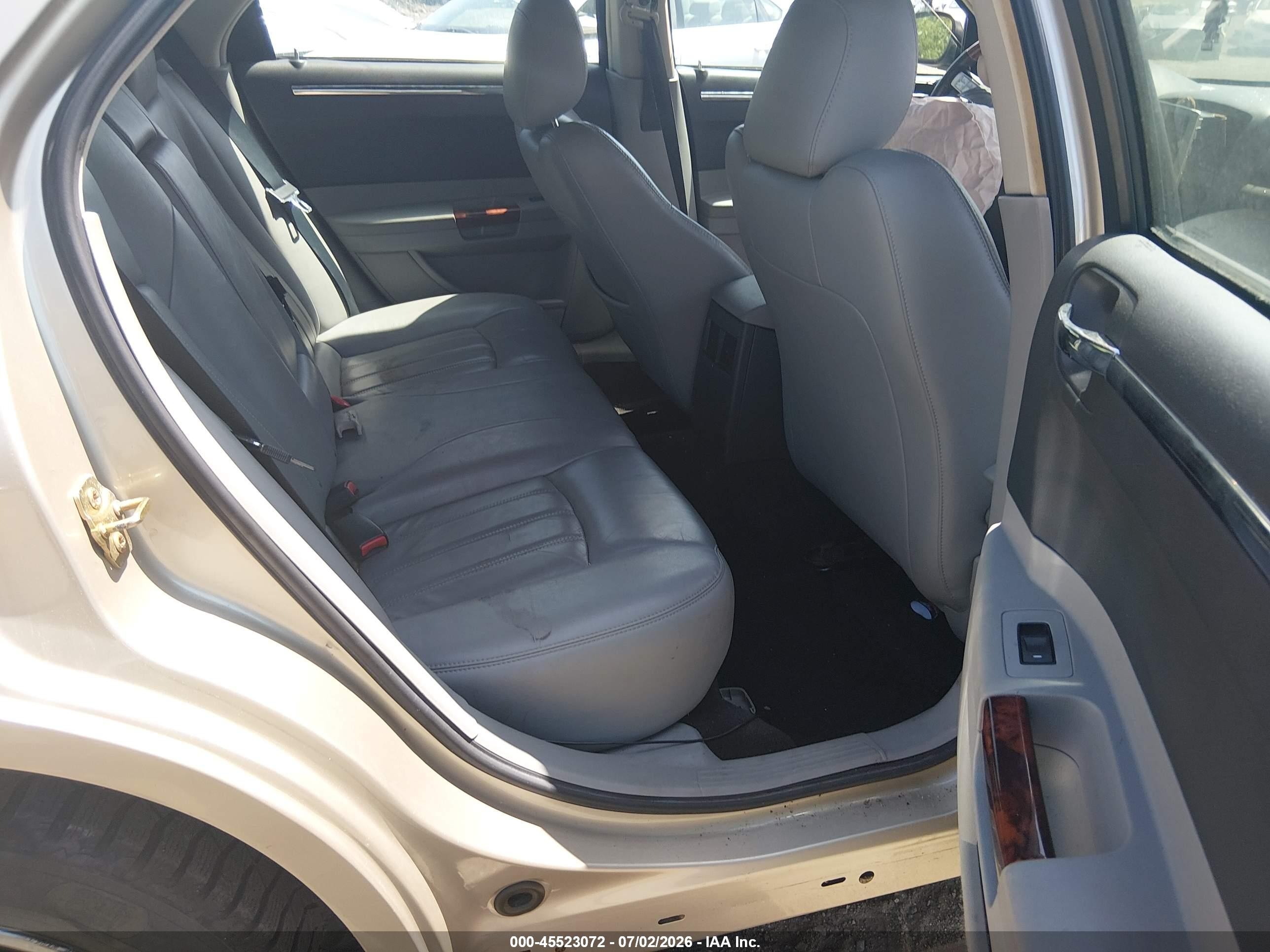 2006 Chrysler 300c   Золотой vin: 2C3KA63H96H171610