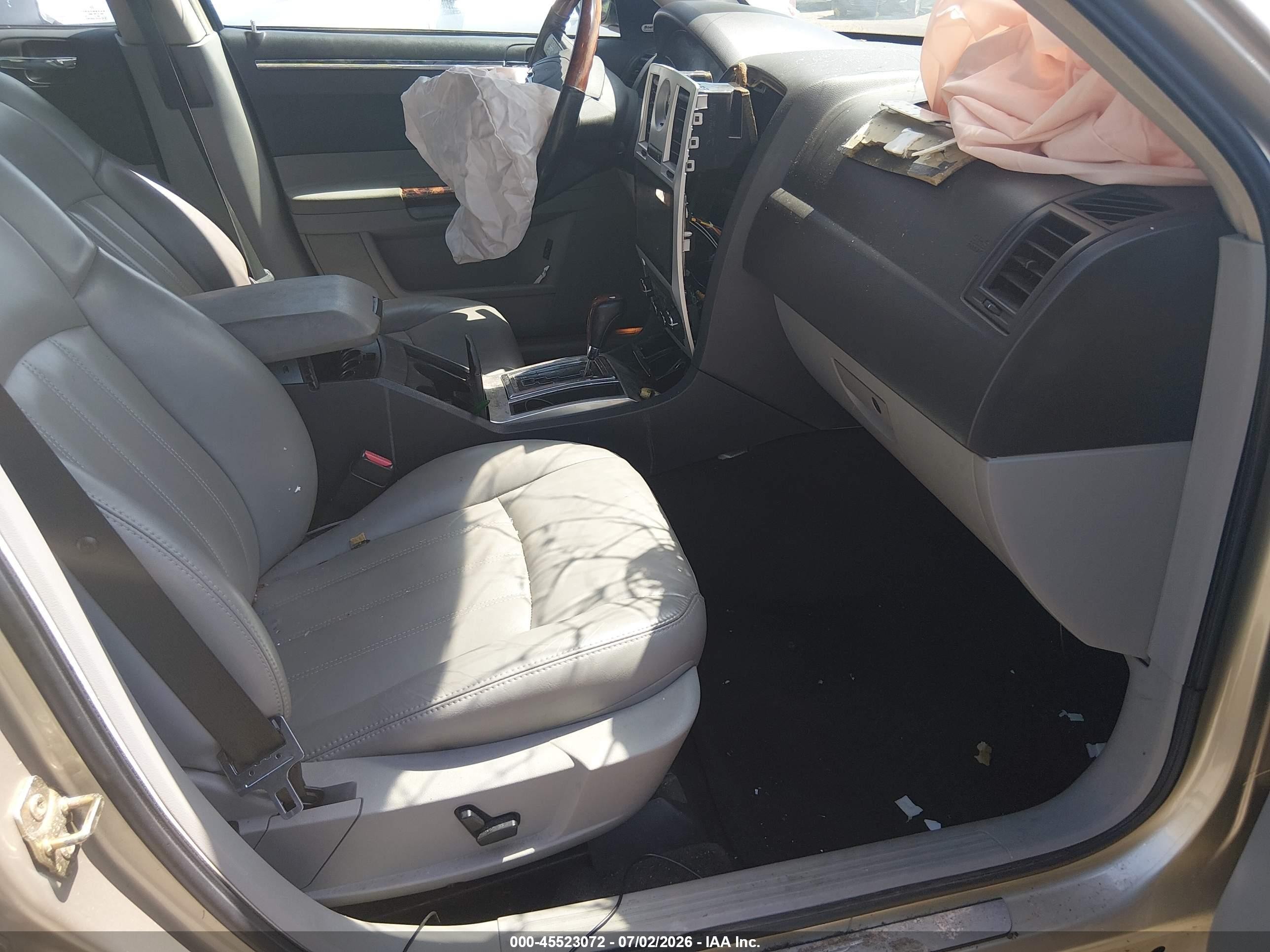 2006 Chrysler 300c   Золотой vin: 2C3KA63H96H171610