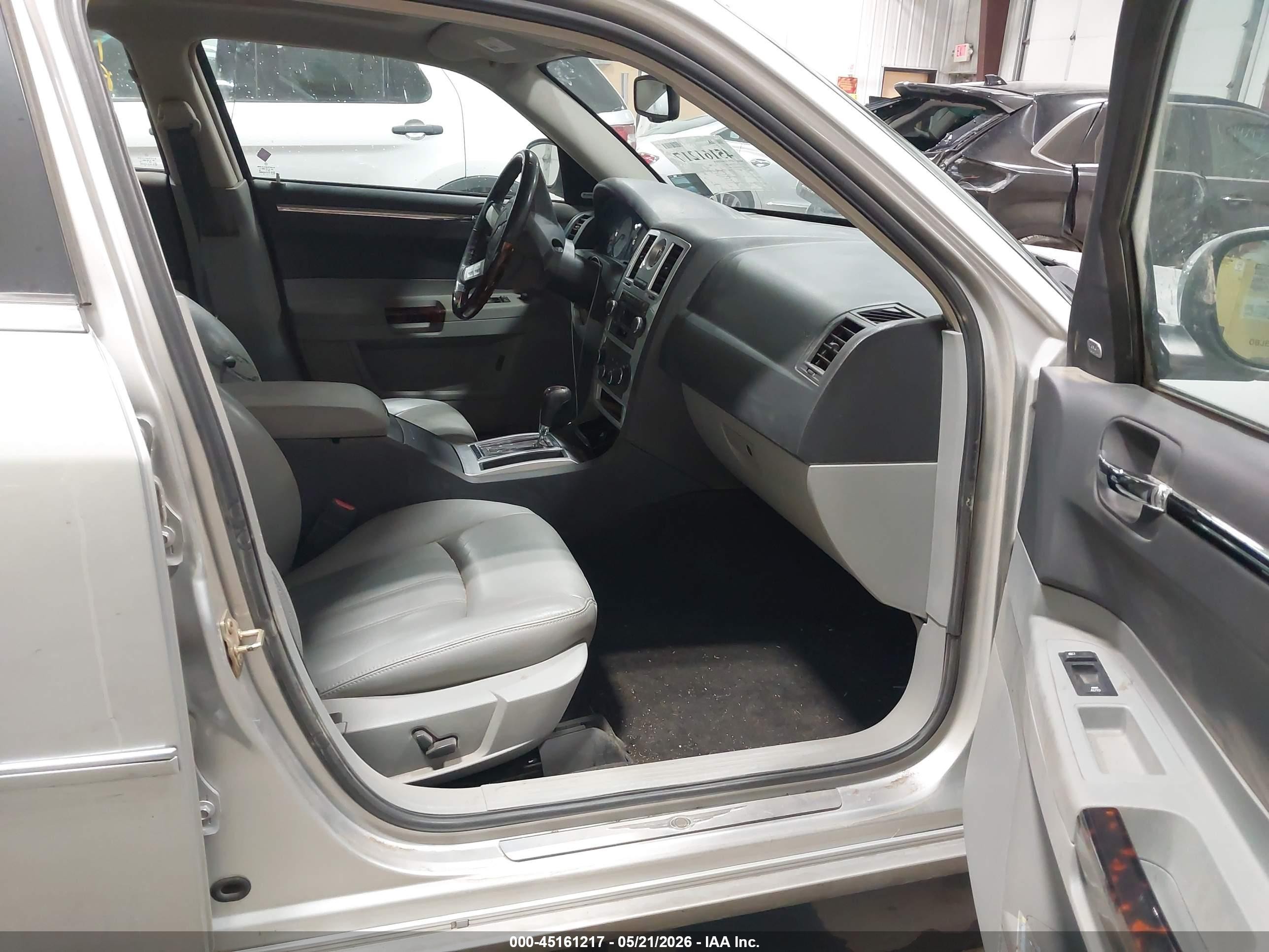 2006 Chrysler 300c   Silver vin: 2C3KA63HX6H295384