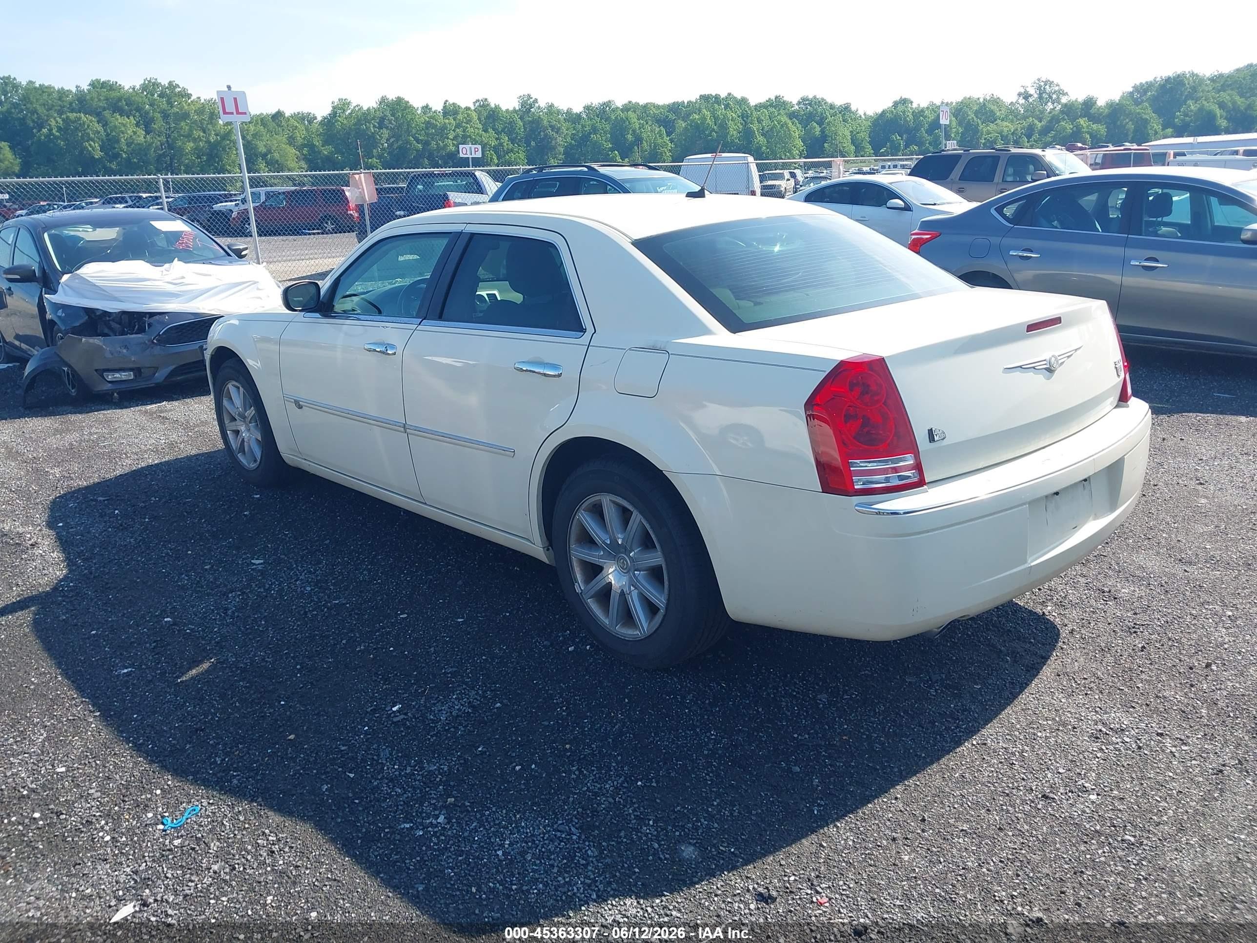 2008 Chrysler 300c Hemi Cream vin: 2C3KA63HX8H131944