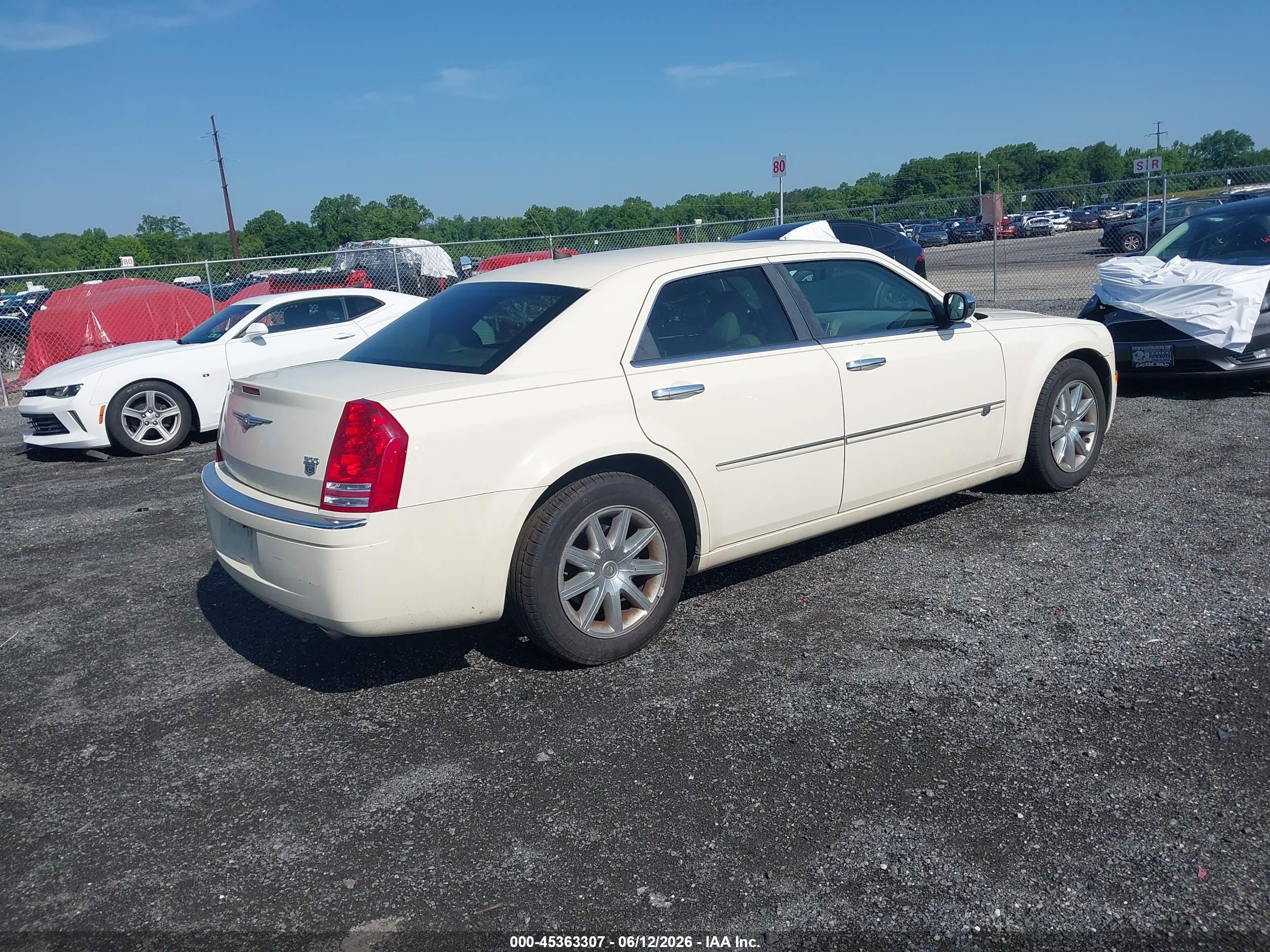 2008 Chrysler 300c Hemi Cream vin: 2C3KA63HX8H131944
