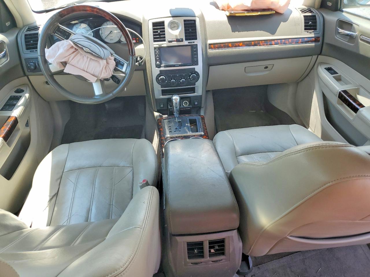 2009 Chrysler 300c Cream vin: 2C3KA63T69H580821