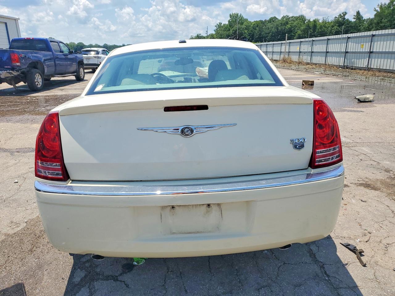 2009 Chrysler 300c Cream vin: 2C3KA63T69H580821