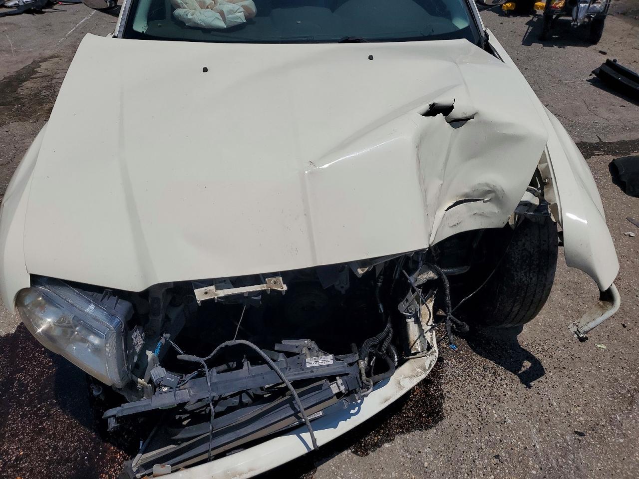 2009 Chrysler 300c Cream vin: 2C3KA63T69H580821
