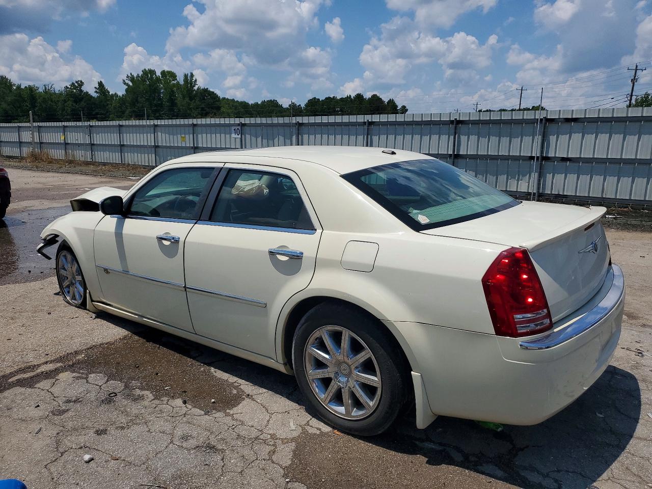 2009 Chrysler 300c Cream vin: 2C3KA63T69H580821
