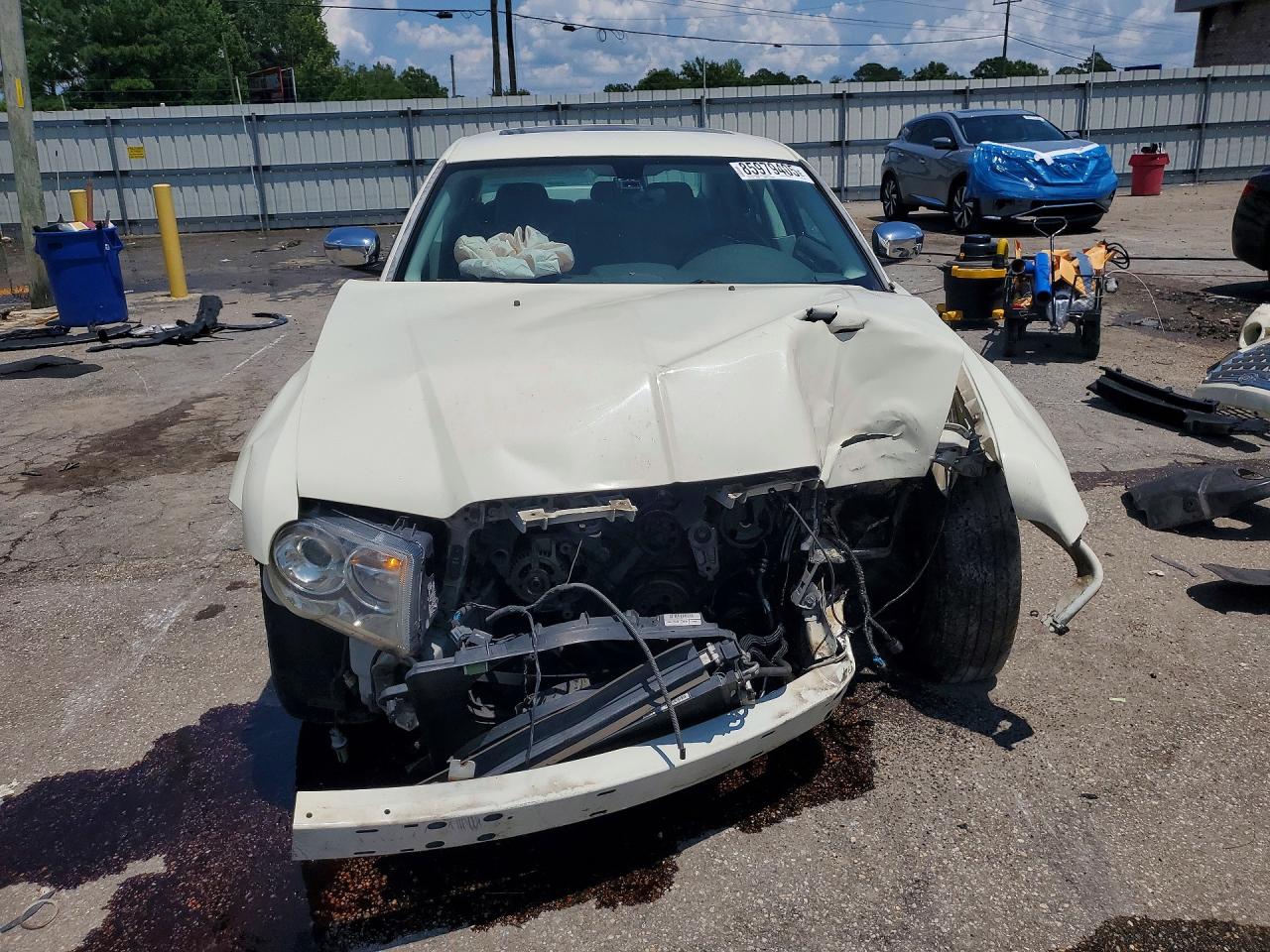 2009 Chrysler 300c Cream vin: 2C3KA63T69H580821