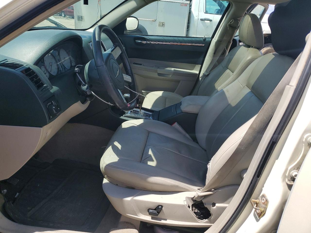 2006 Chrysler 300 Touring White vin: 2C3KK53G96H293561