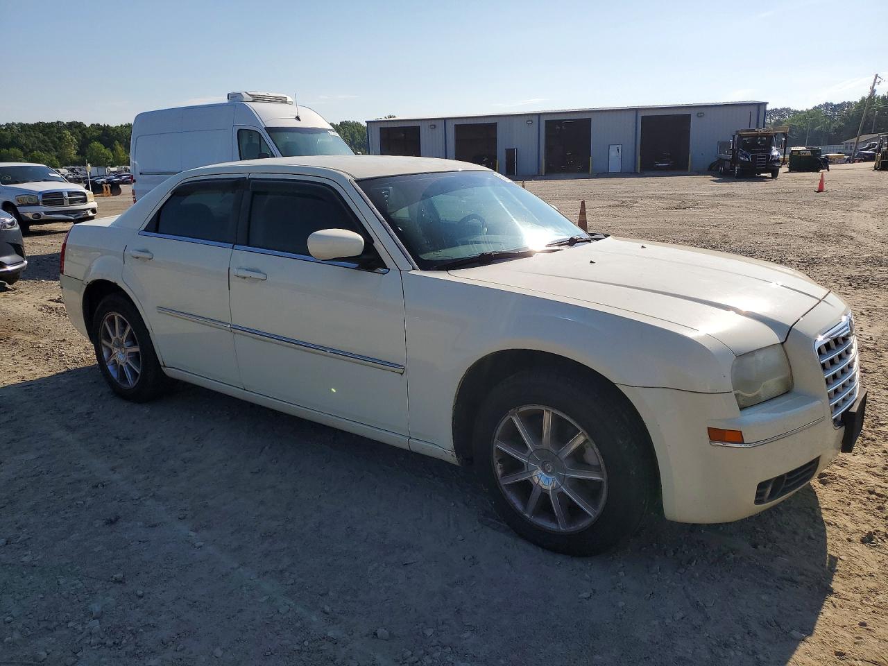2009 Chrysler 300 Touring Белый vin: 2C3KK53V79H586166