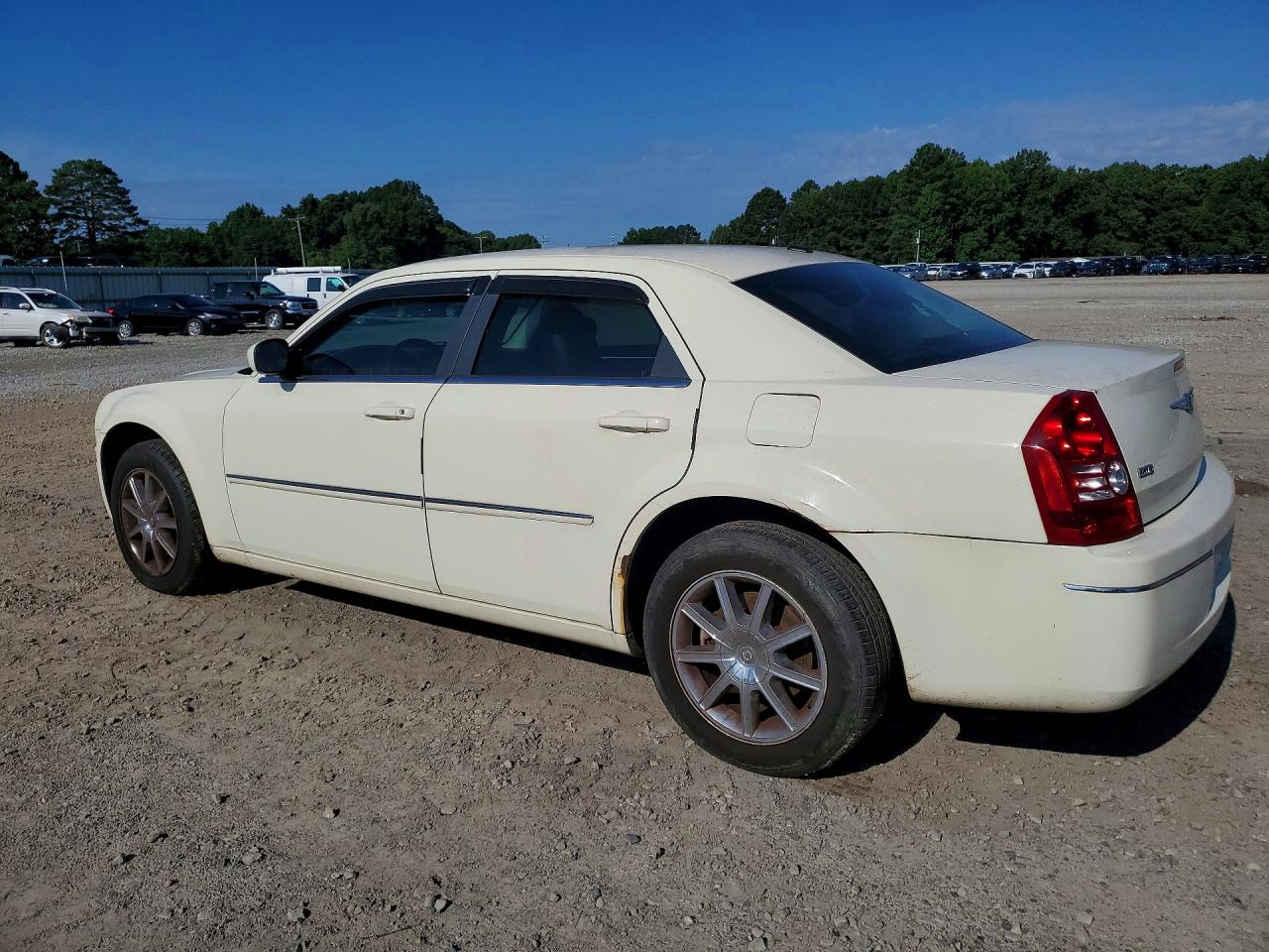 2009 Chrysler 300 Touring Белый vin: 2C3KK53V79H586166