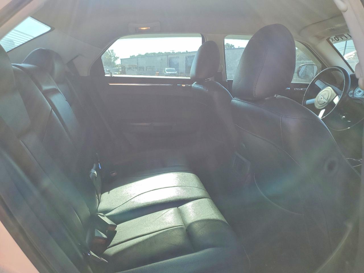 2009 Chrysler 300 Touring Белый vin: 2C3KK53V79H586166
