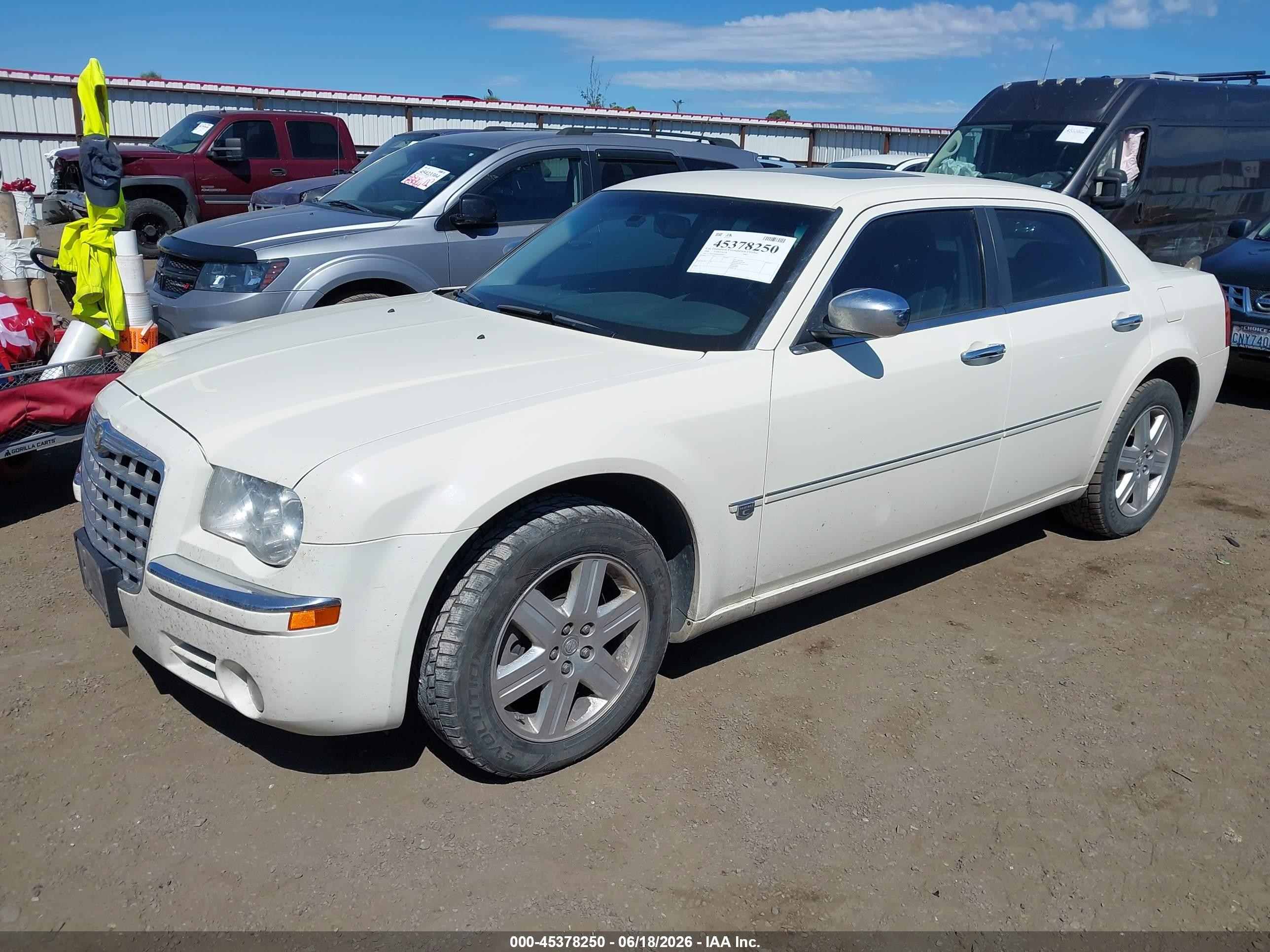 2006 Chrysler 300c   Cream vin: 2C3KK63H86H434439