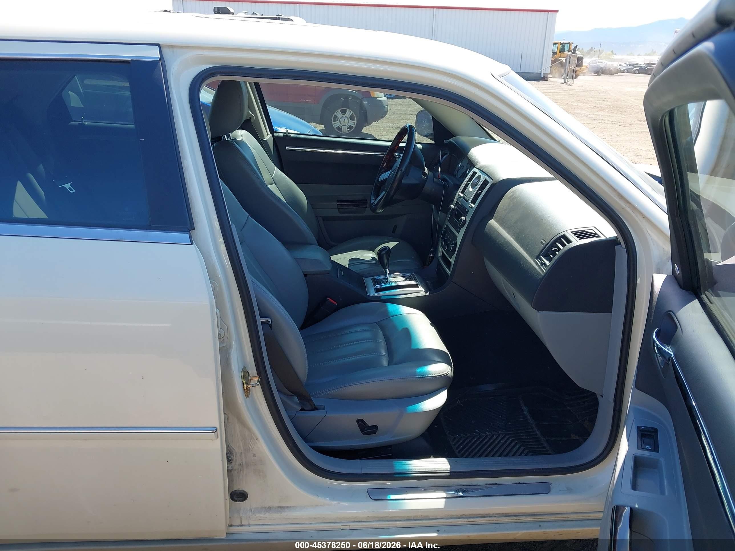 2006 Chrysler 300c   Cream vin: 2C3KK63H86H434439