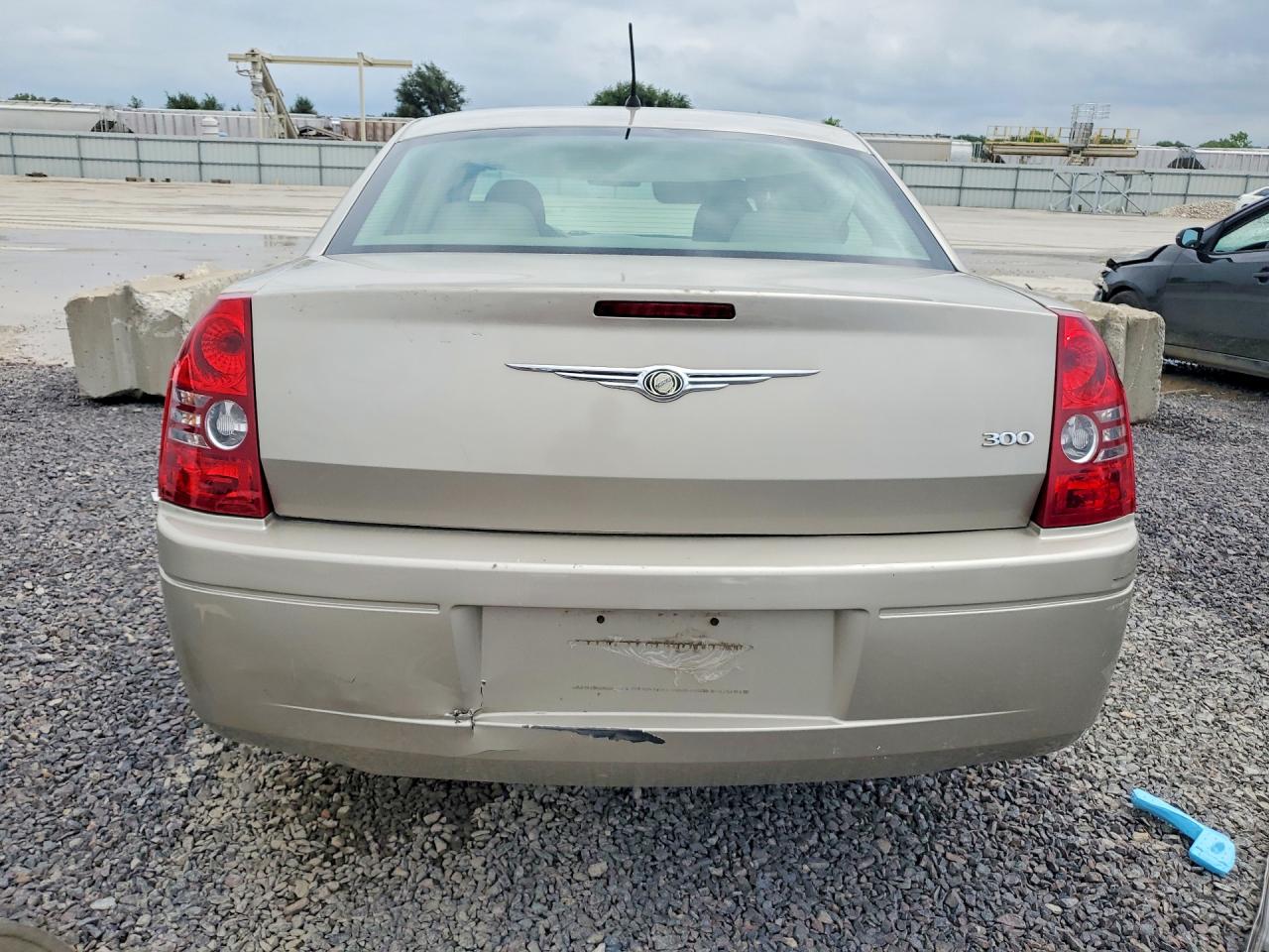 2008 Chrysler 300 Lx Beige vin: 2C3LA43R08H135986