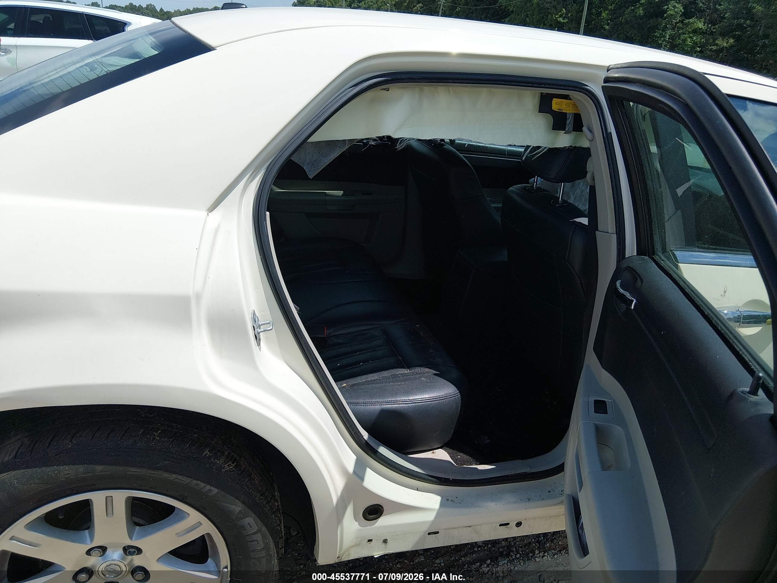 2007 Chrysler 300   White vin: 2C3LA43R37H889186