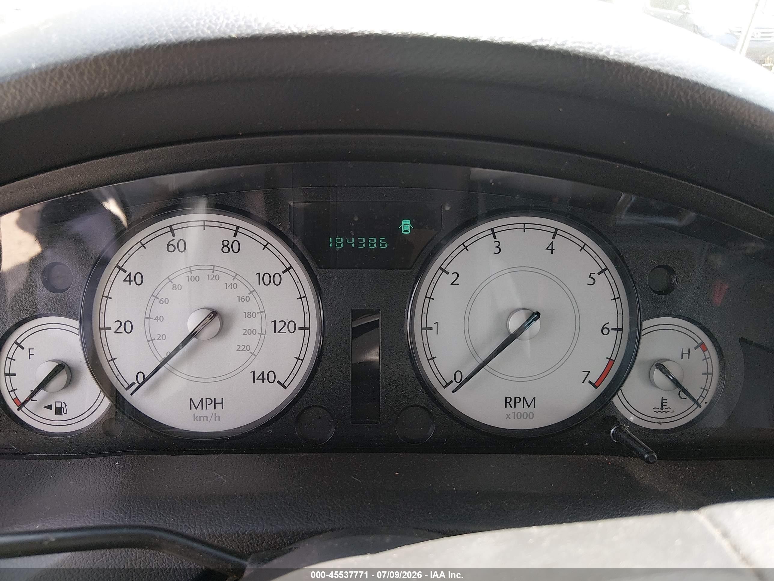 2007 Chrysler 300   White vin: 2C3LA43R37H889186