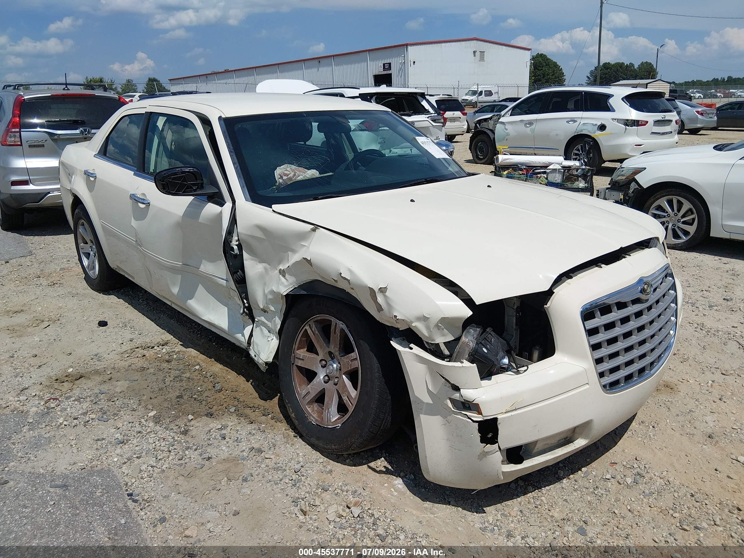 2007 Chrysler 300   White vin: 2C3LA43R37H889186