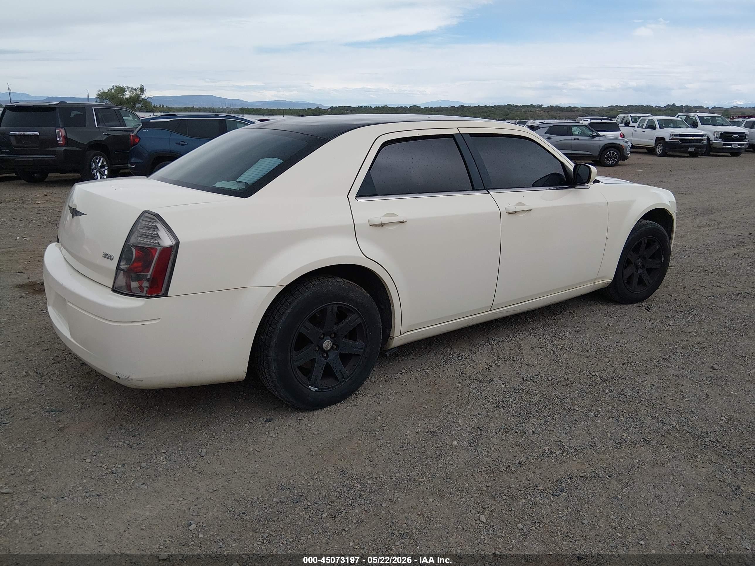 2007 Chrysler 300   Белый vin: 2C3LA43R57H600664