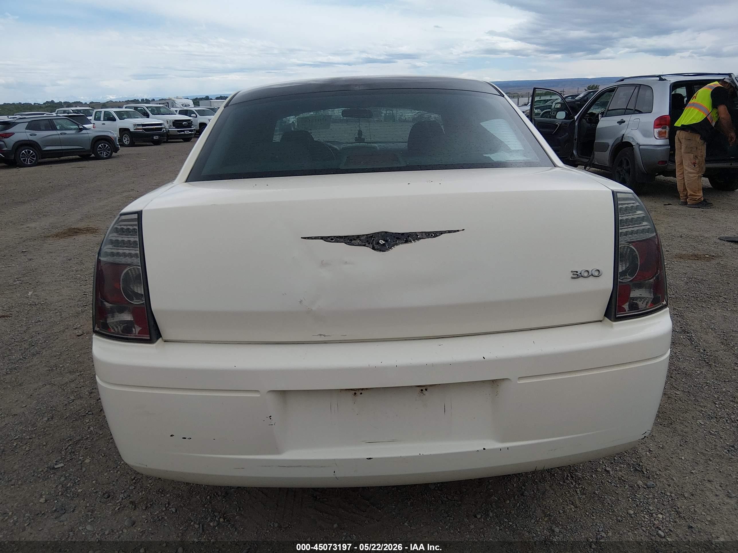 2007 Chrysler 300   Белый vin: 2C3LA43R57H600664
