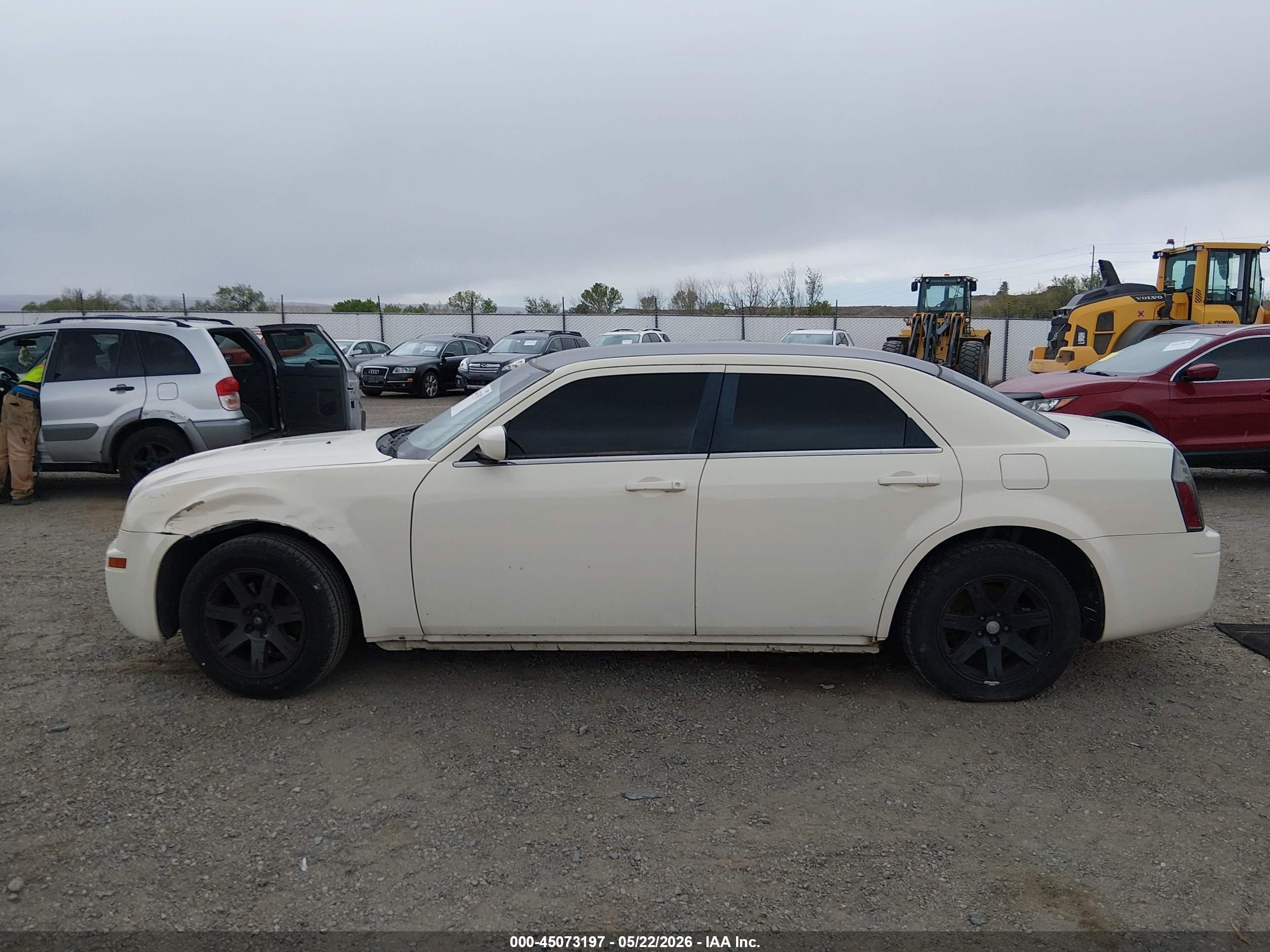 2007 Chrysler 300   Белый vin: 2C3LA43R57H600664