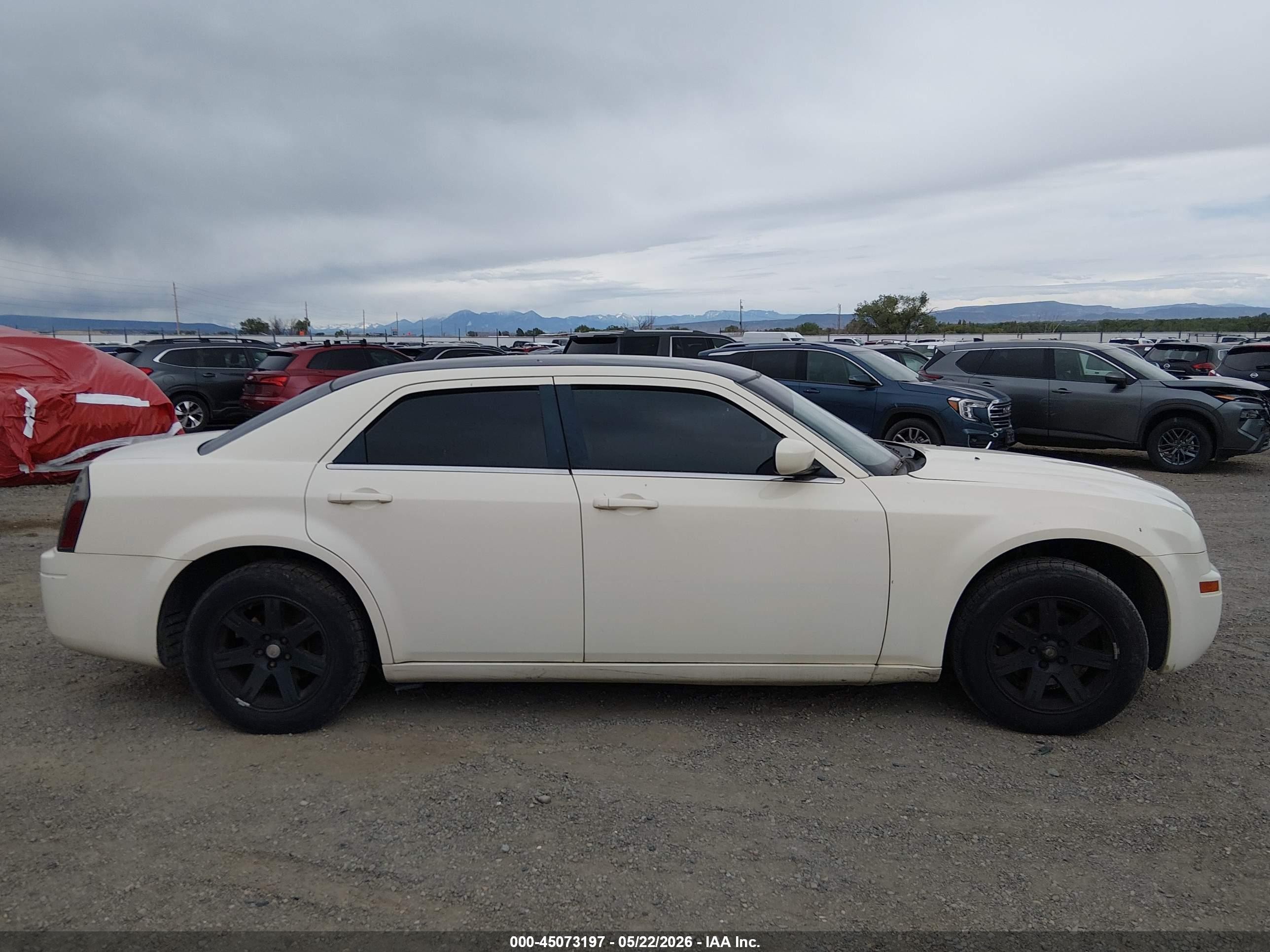 2007 Chrysler 300   Белый vin: 2C3LA43R57H600664