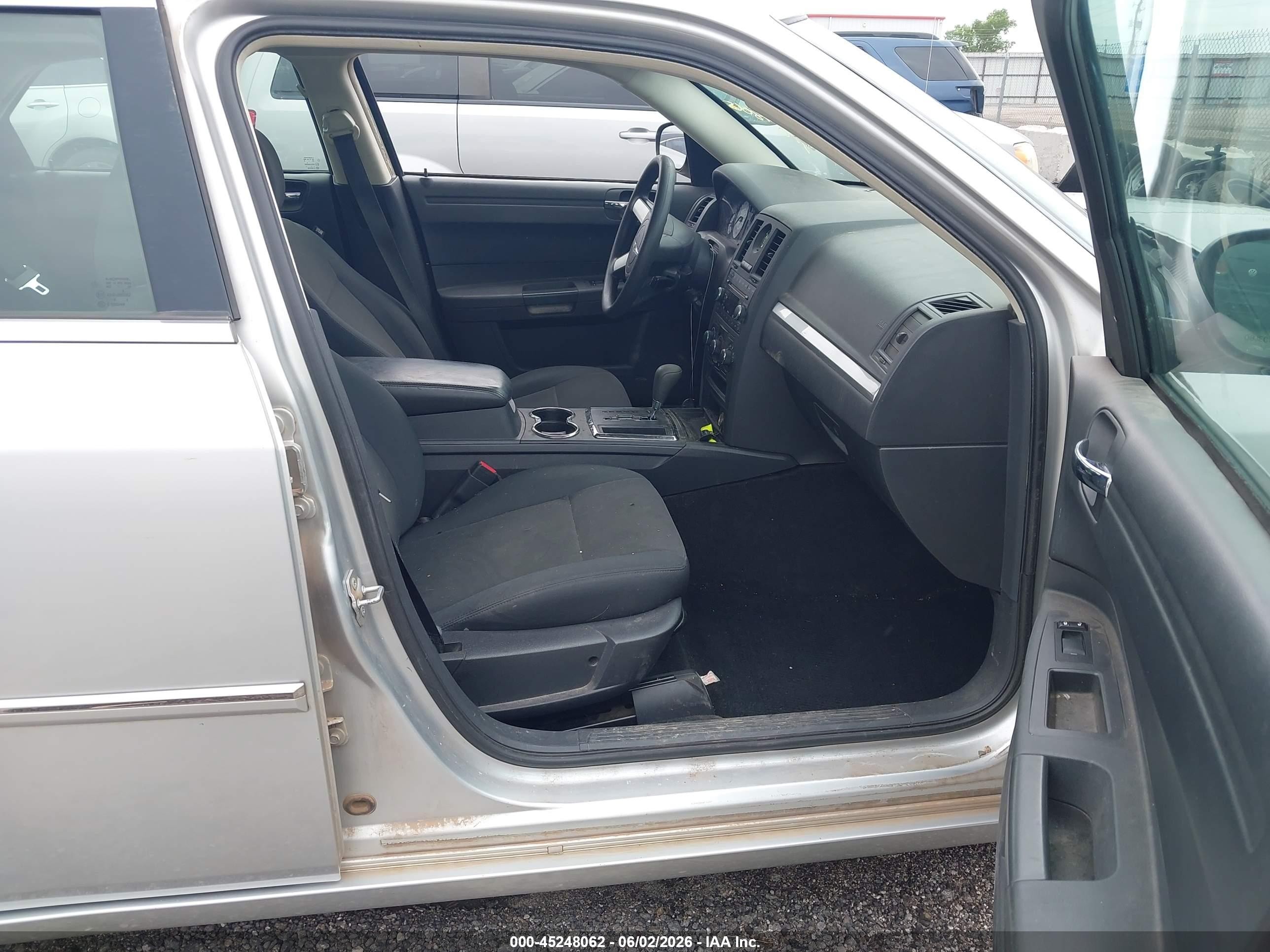 2008 Chrysler 300 Lx Silver vin: 2C3LA43R98H209342