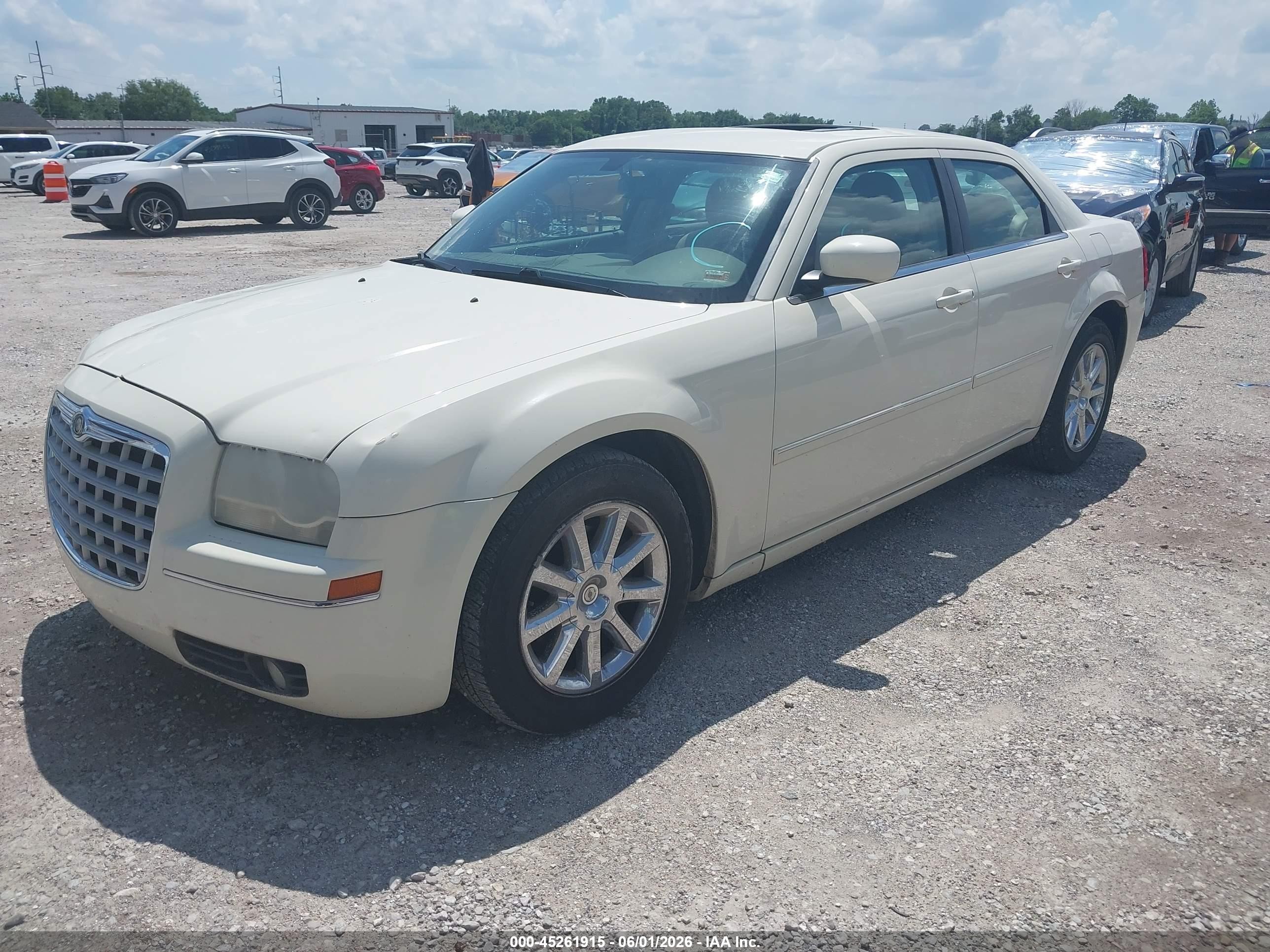 2007 Chrysler 300 Touring Кремовый vin: 2C3LA53G07H649193