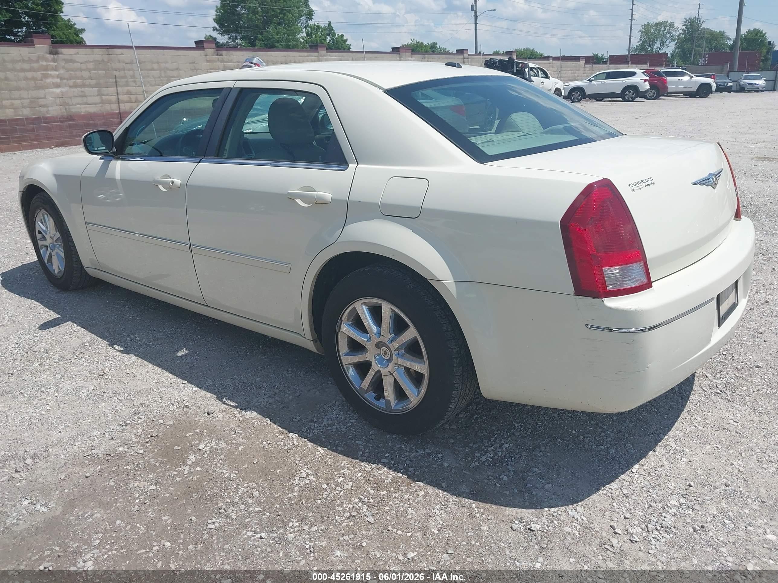 2007 Chrysler 300 Touring Кремовый vin: 2C3LA53G07H649193
